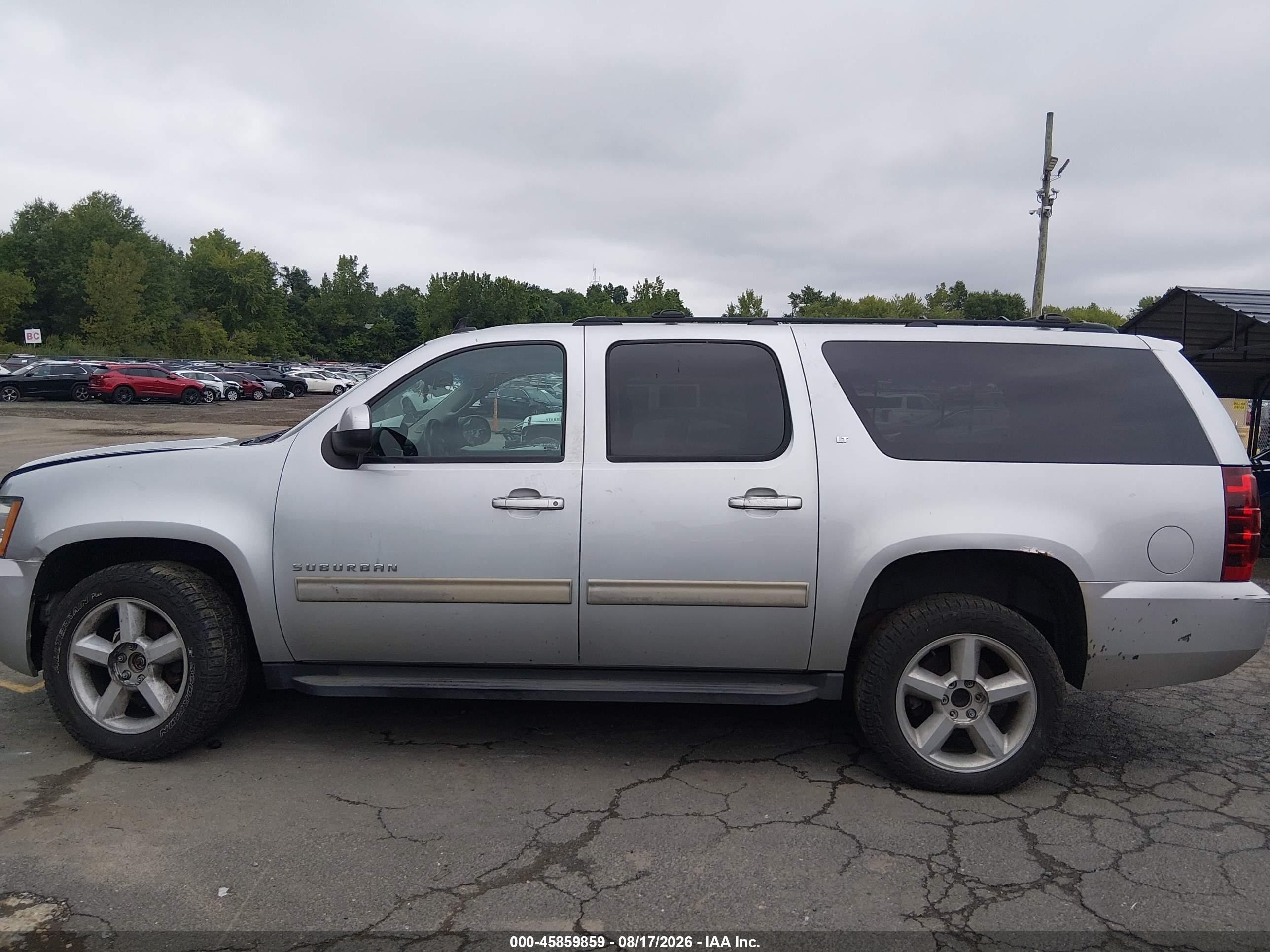 2013 Chevrolet Suburban Lt Silver vin: 1GNSKJE72DR225334