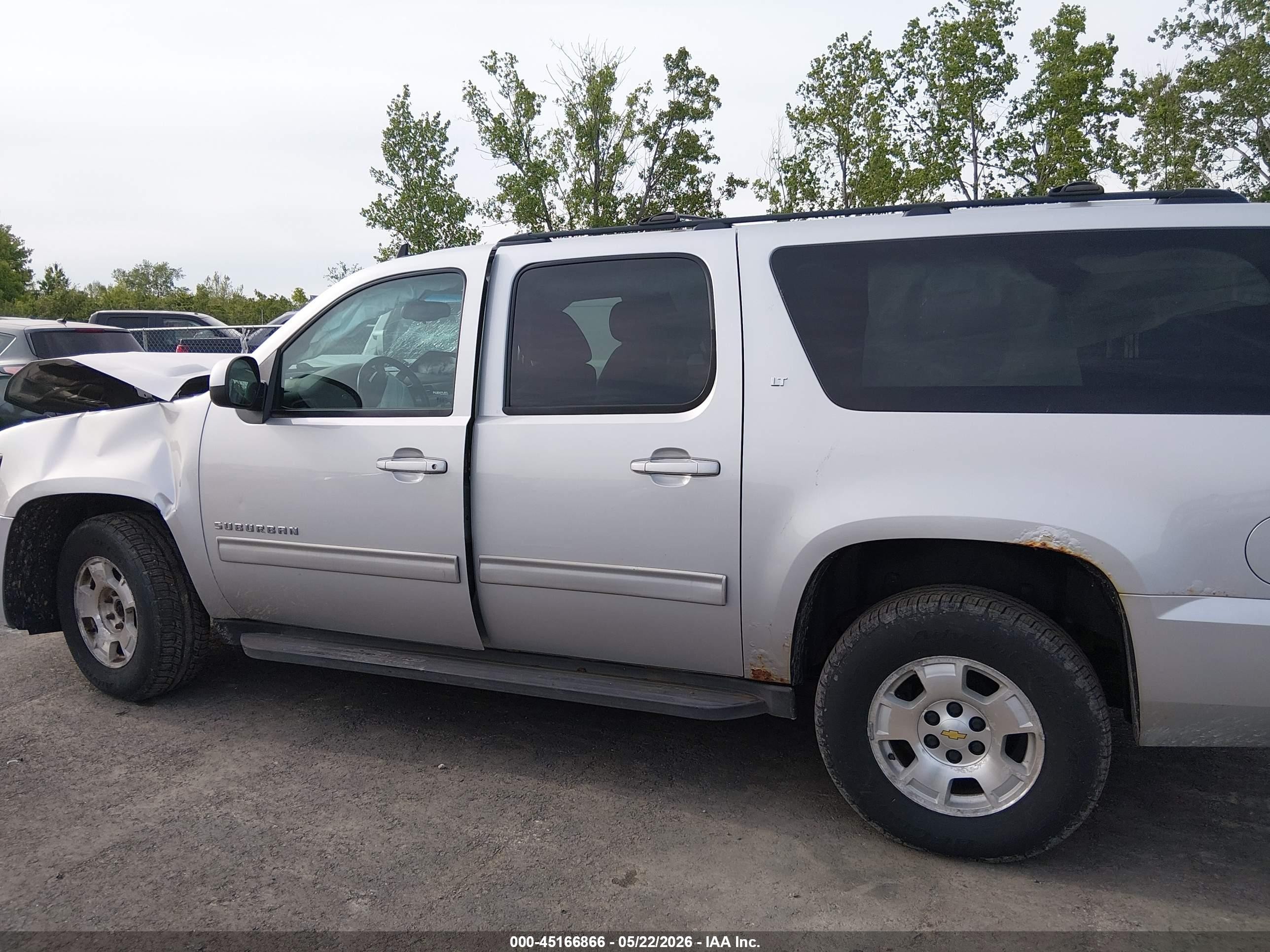2013 Chevrolet Suburban 1500 Lt Silver vin: 1GNSKJE72DR308570