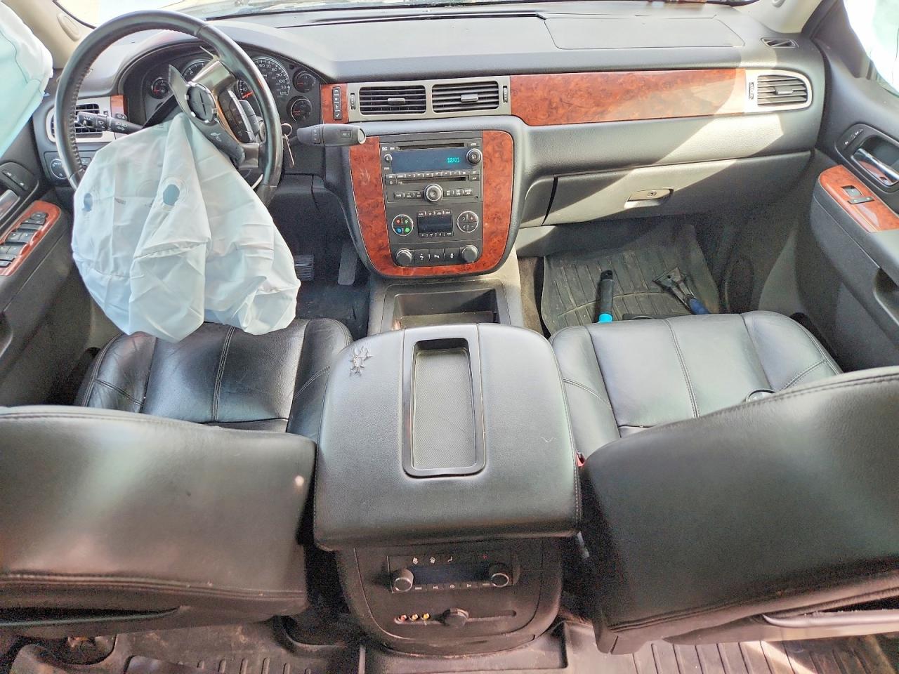 2014 Chev Suburban K1500 Lt Silver vin: 1GNSKJE72ER115921