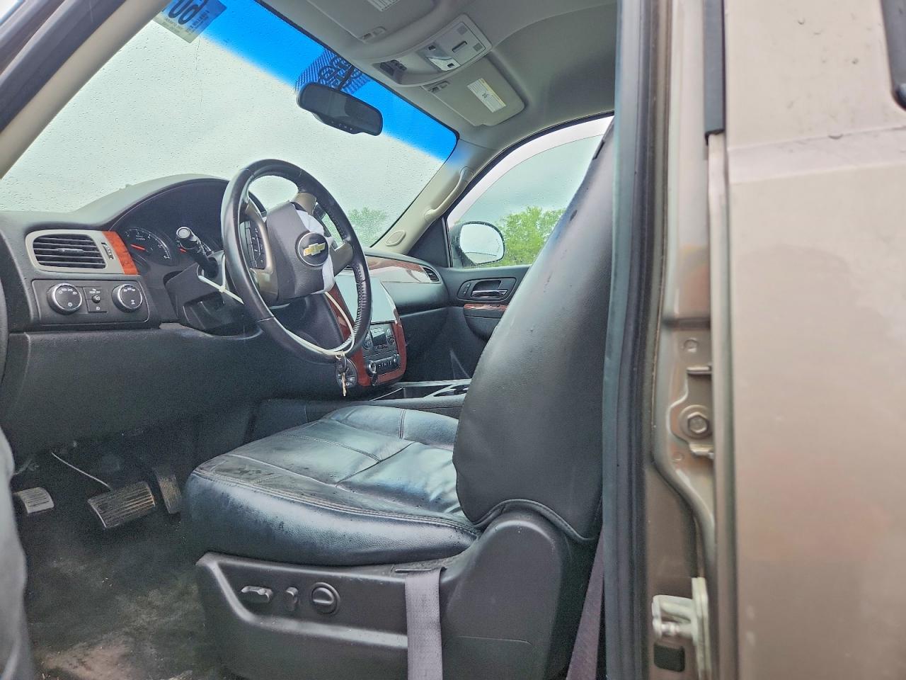 2012 Chevrolet Suburban Charcoal vin: 1GNSKJE74CR298400