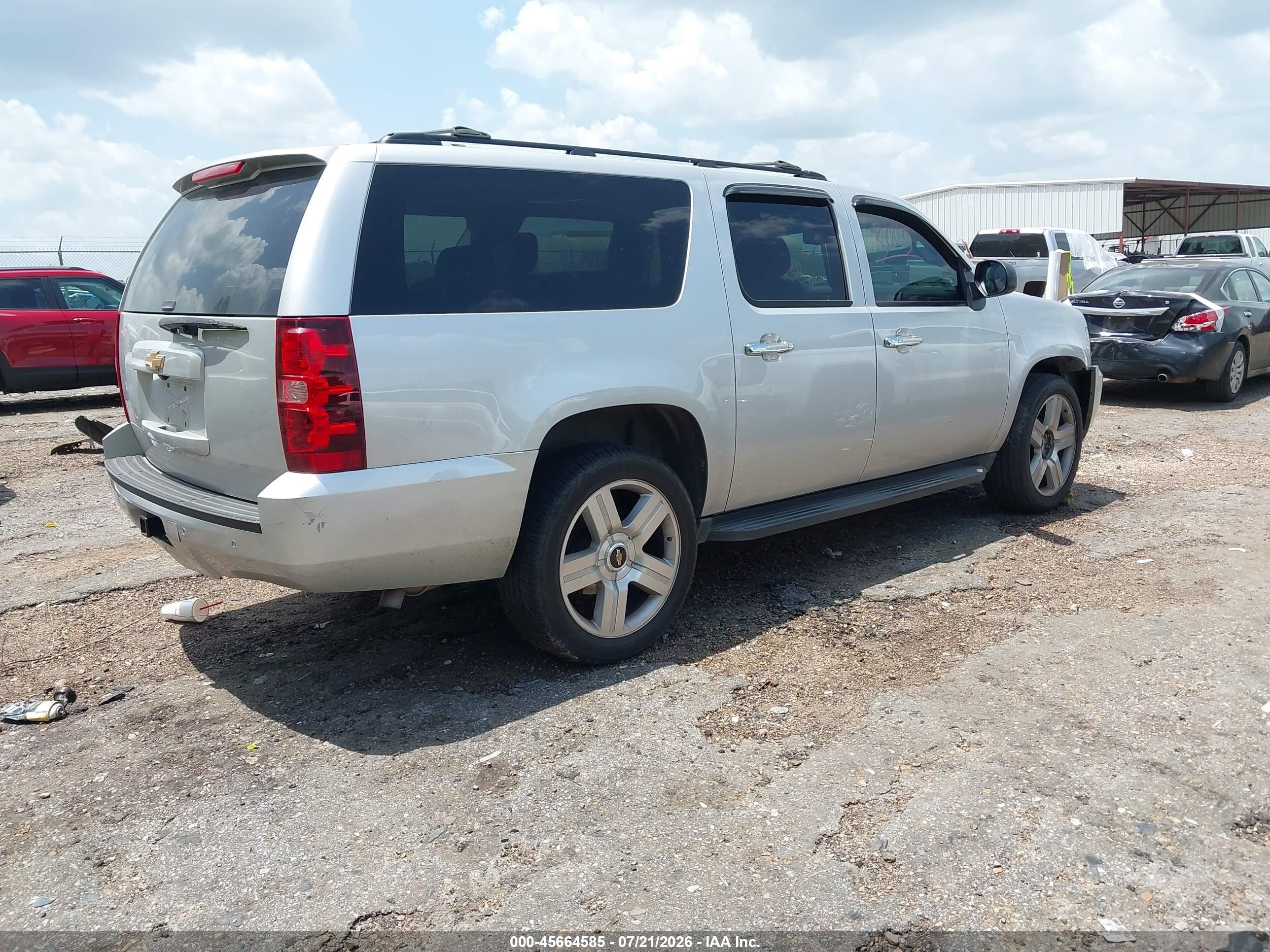 2014 Chevrolet Suburban Lt Серебряный vin: 1GNSKJE74ER197103