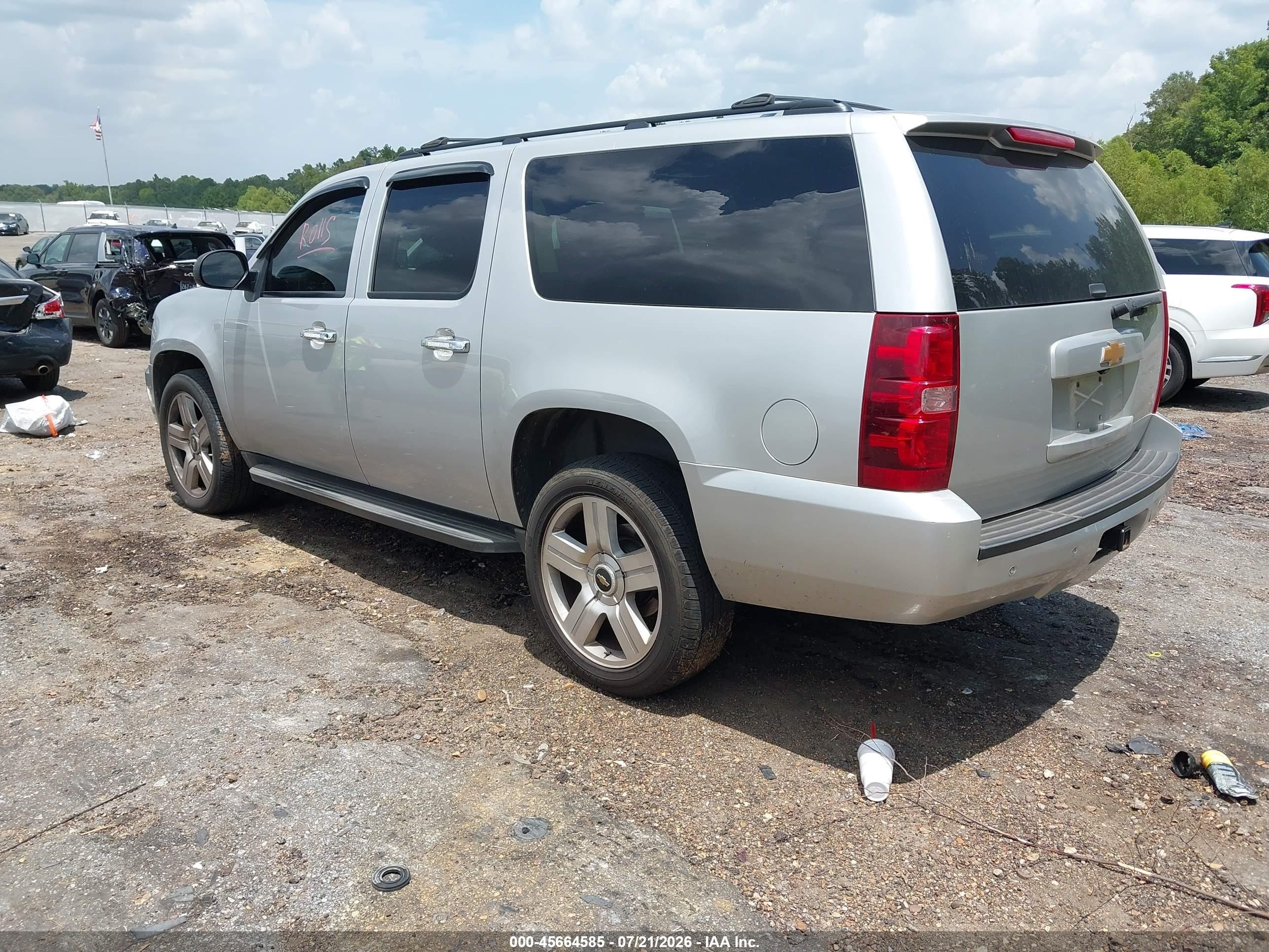 2014 Chevrolet Suburban Lt Серебряный vin: 1GNSKJE74ER197103