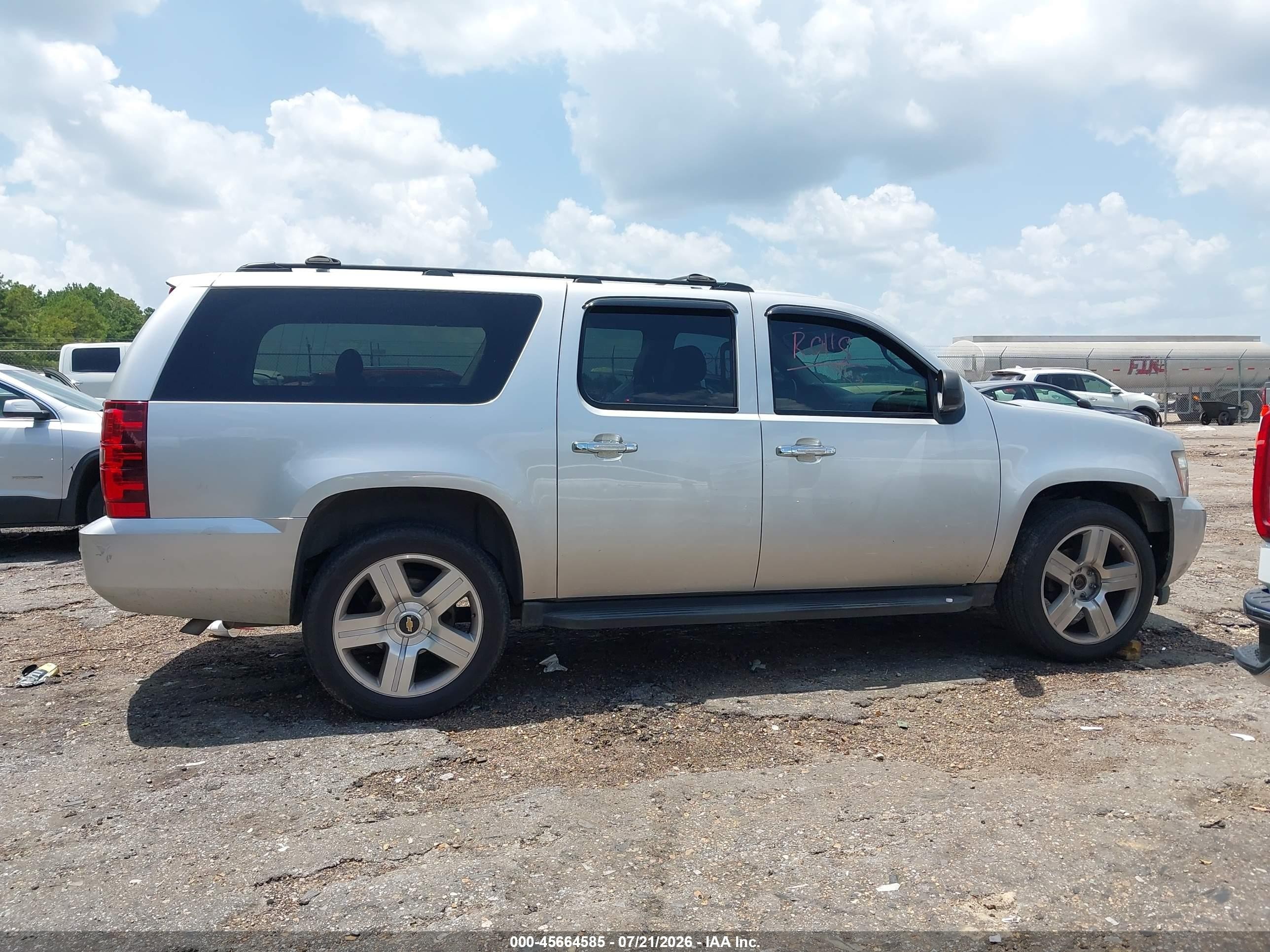 2014 Chevrolet Suburban Lt Серебряный vin: 1GNSKJE74ER197103