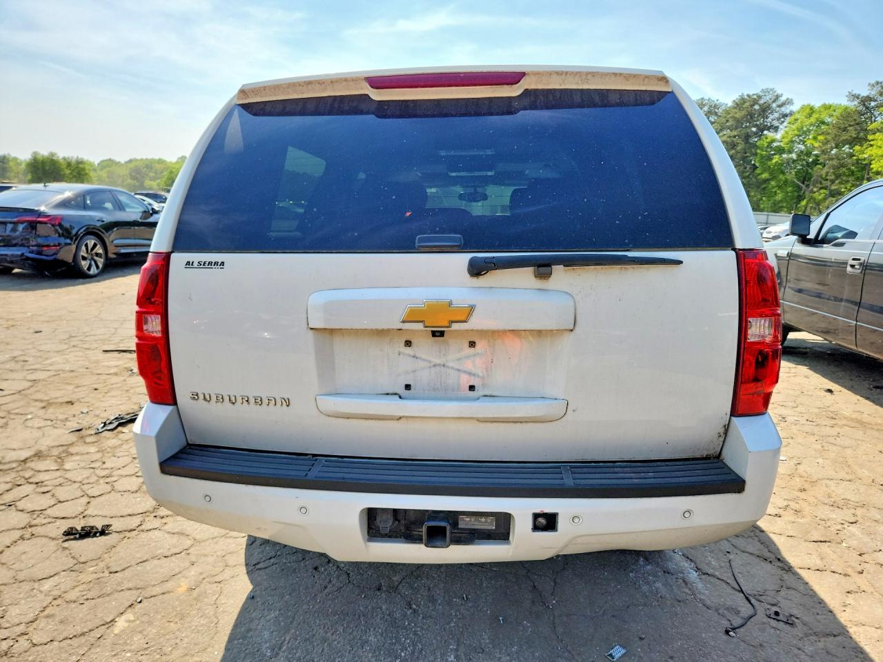 2014 Chevrolet Suburban K1500 Lt White vin: 1GNSKJE74ER217768