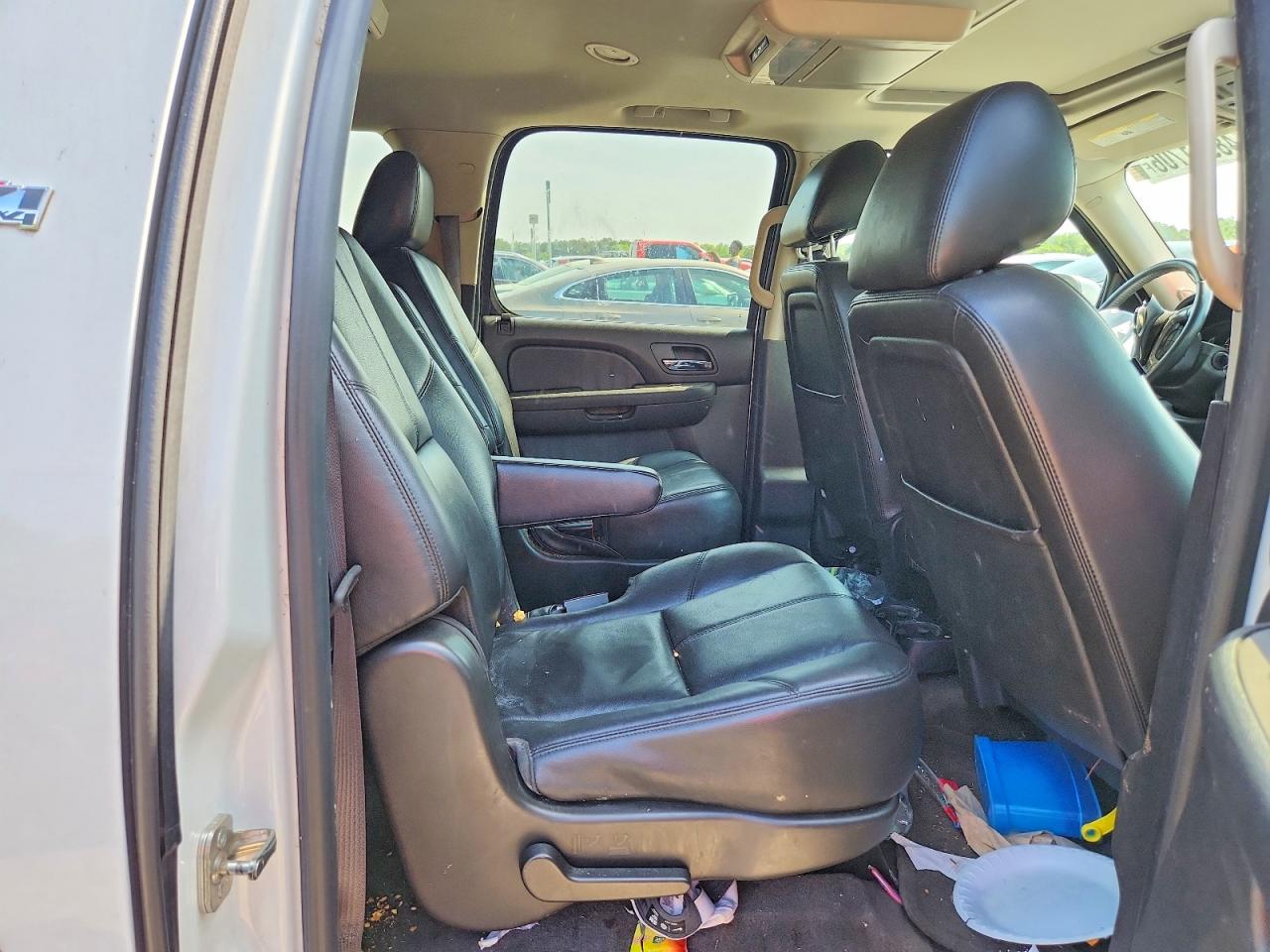2014 Chevrolet Suburban K1500 Lt White vin: 1GNSKJE74ER217768