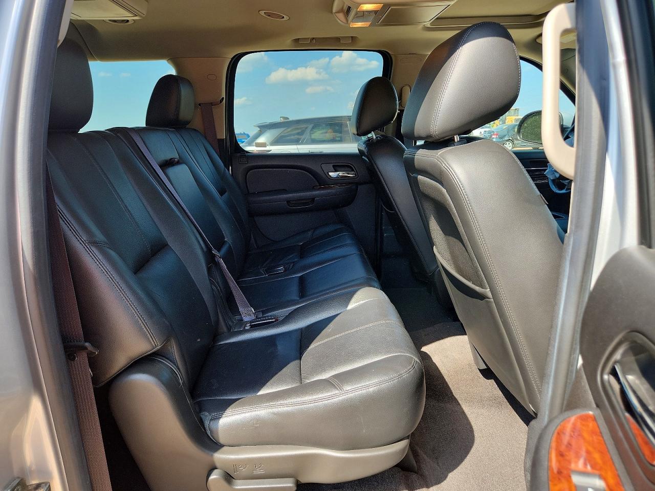2014 Chevrolet Suburban K1500 Lt Серебряный vin: 1GNSKJE74ER228494