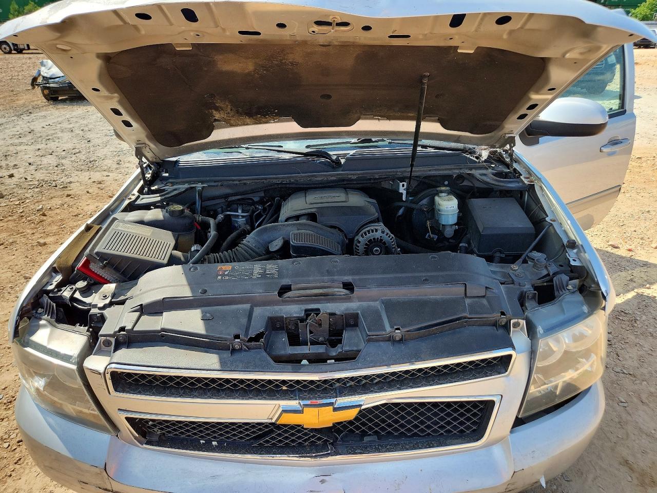 2014 Chevrolet Suburban K1500 Lt Серебряный vin: 1GNSKJE74ER228494