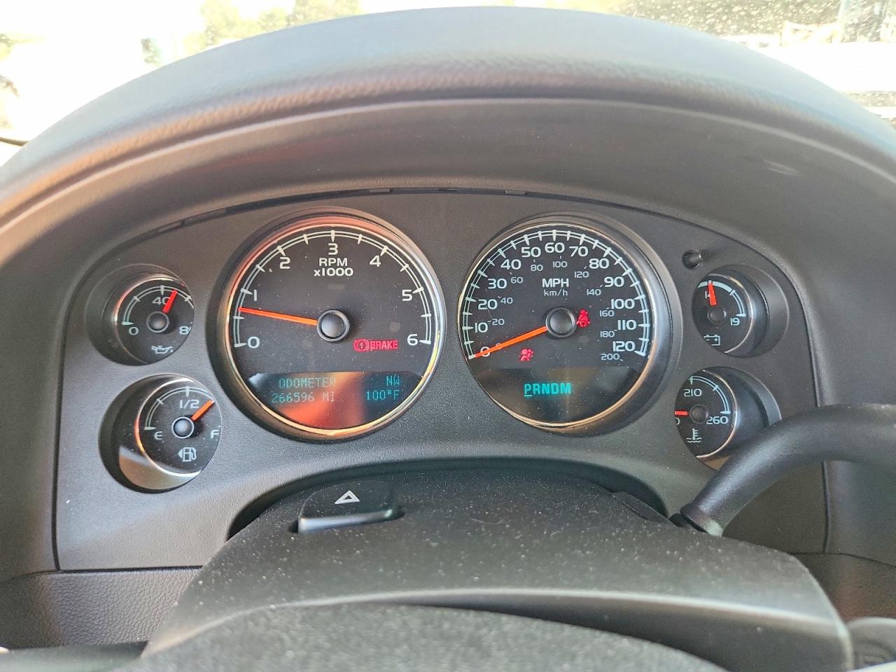 2014 Chevrolet Suburban K1500 Lt Серебряный vin: 1GNSKJE74ER228494