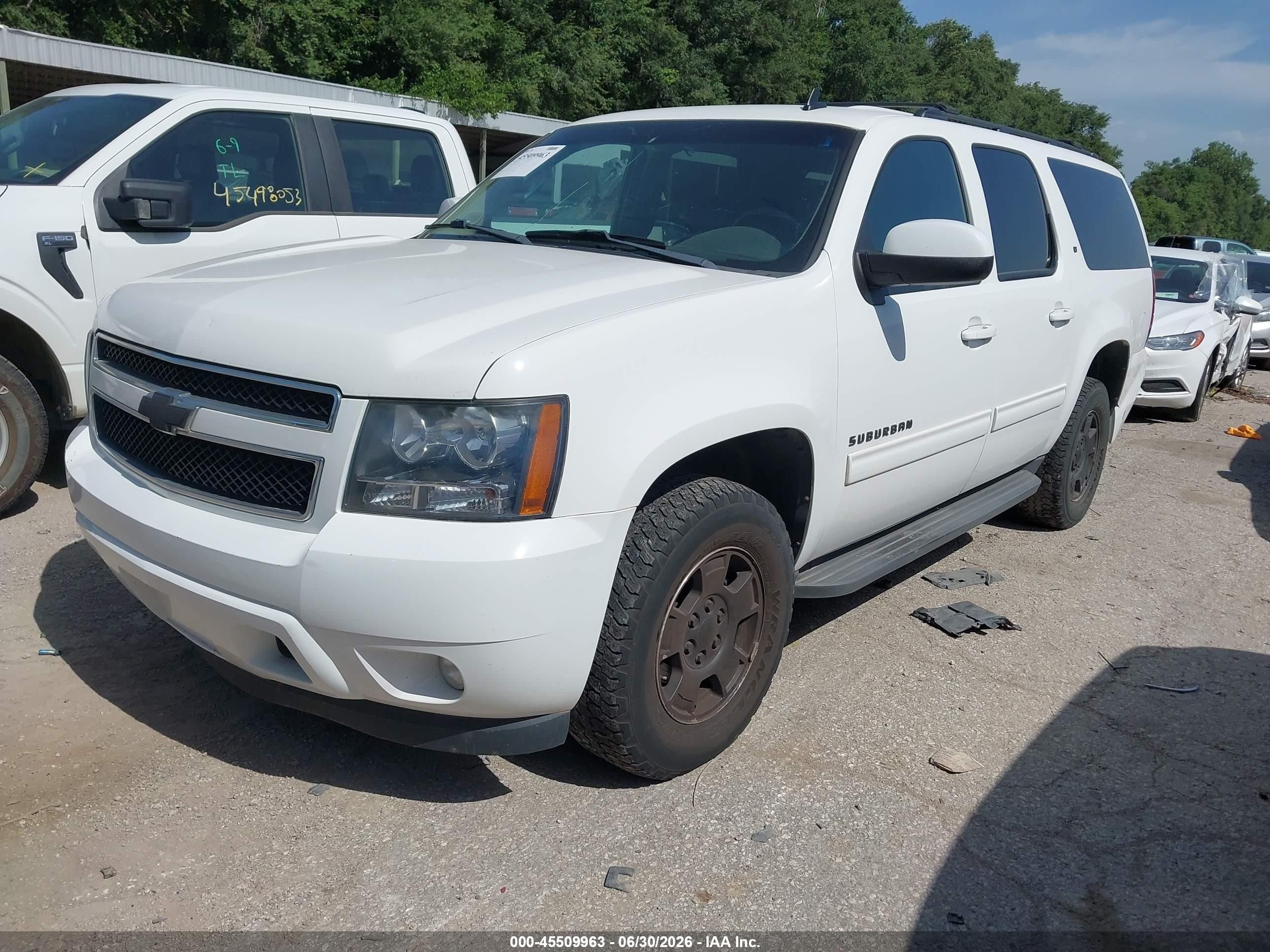 2014 Chevrolet Suburban Lt Белый vin: 1GNSKJE74ER231329