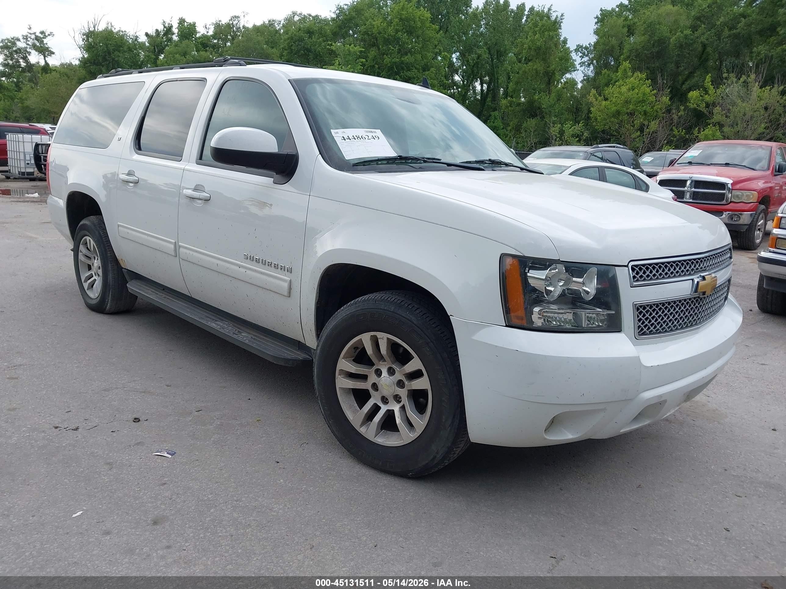 2013 Chevrolet Suburban 1500 Lt White vin: 1GNSKJE75DR320261