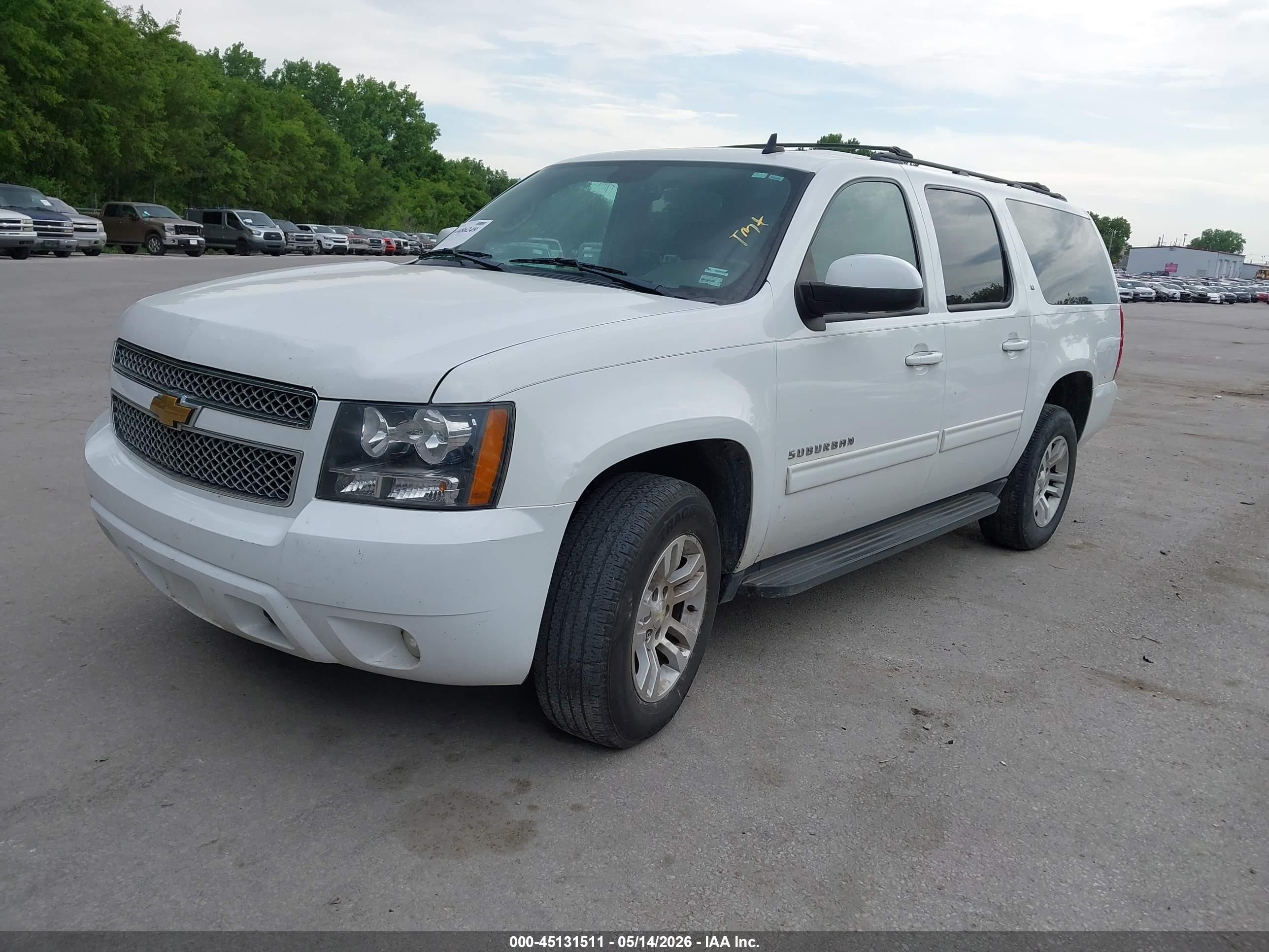 2013 Chevrolet Suburban 1500 Lt White vin: 1GNSKJE75DR320261