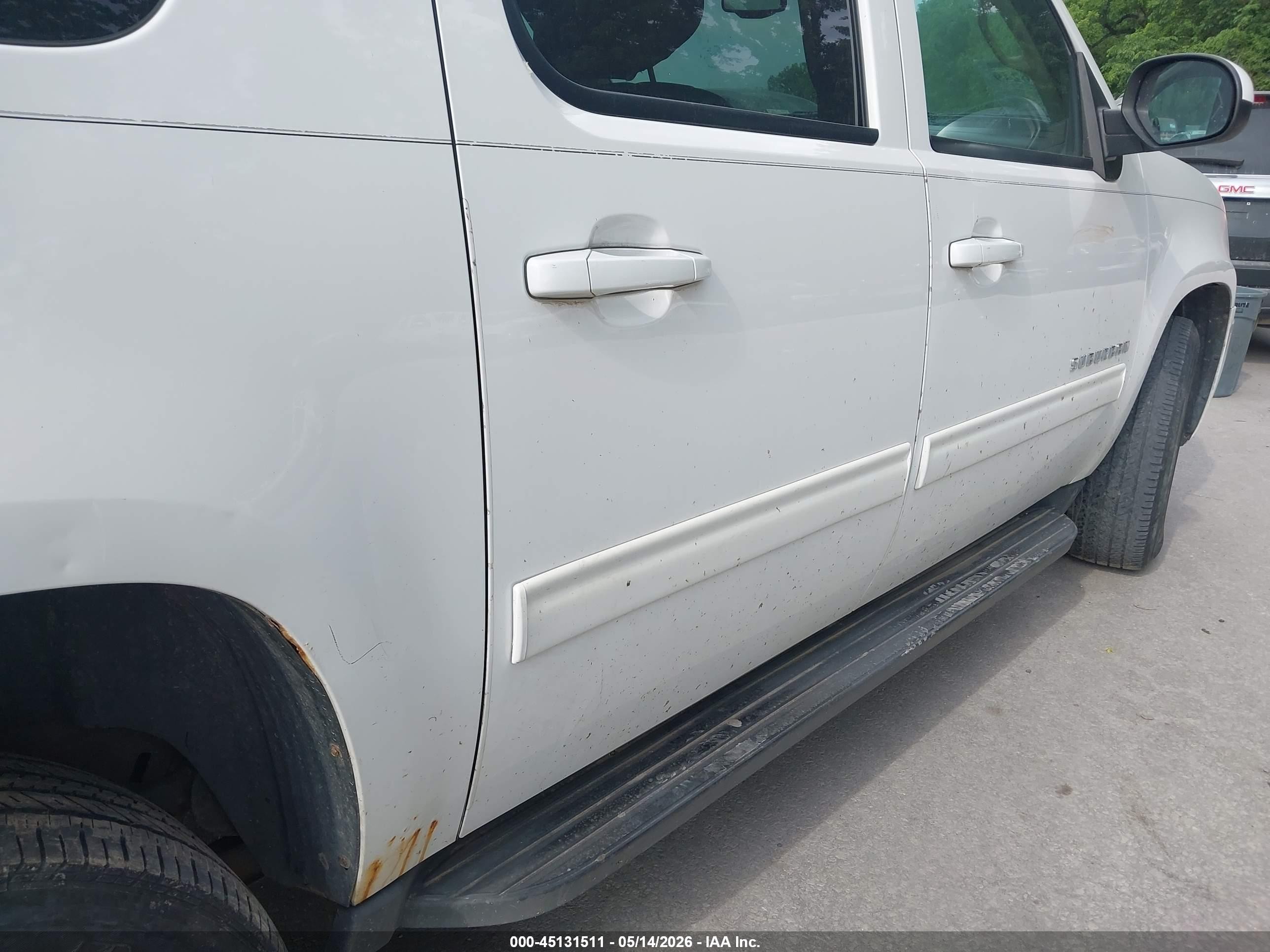 2013 Chevrolet Suburban 1500 Lt White vin: 1GNSKJE75DR320261