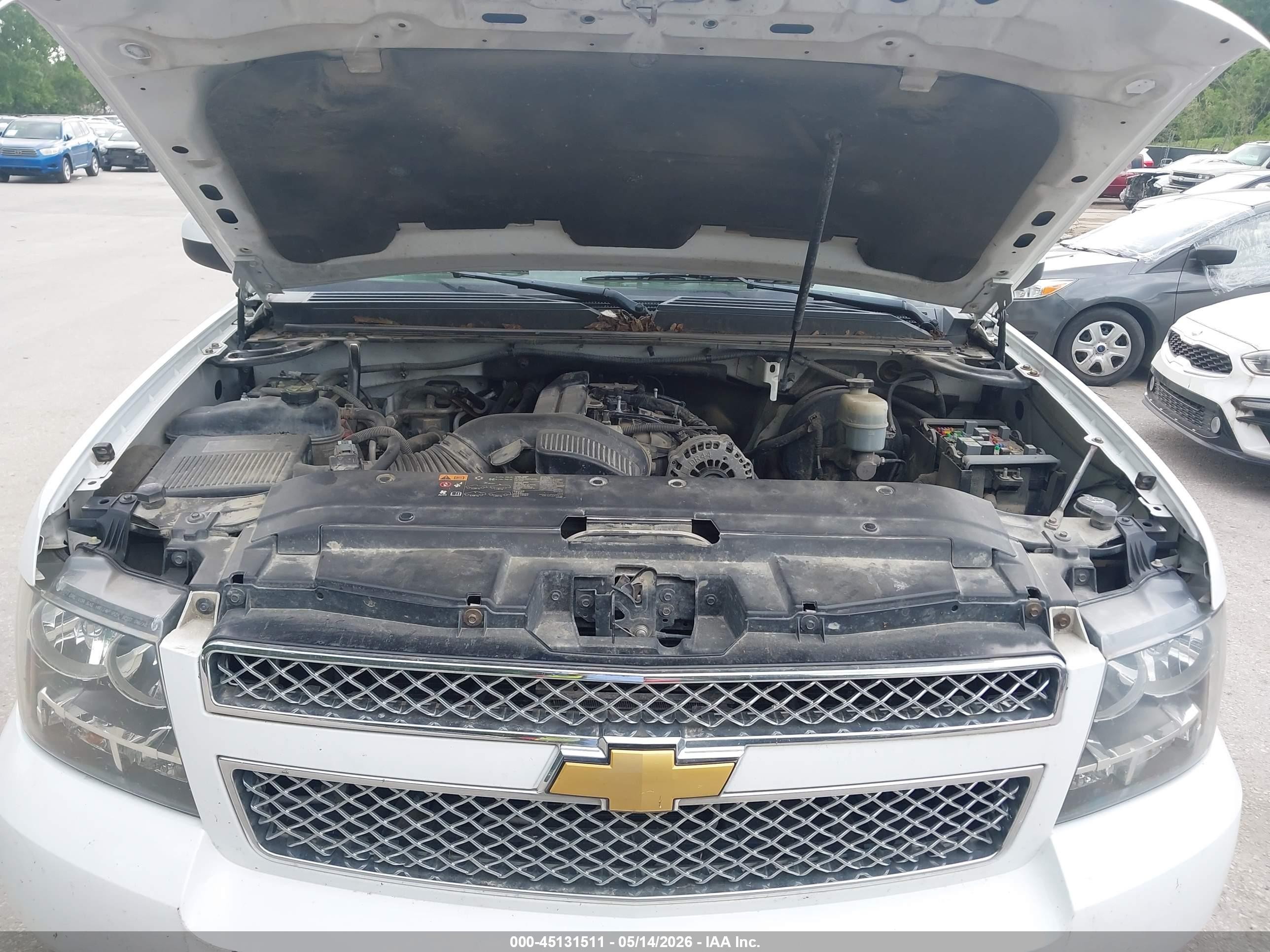 2013 Chevrolet Suburban 1500 Lt White vin: 1GNSKJE75DR320261