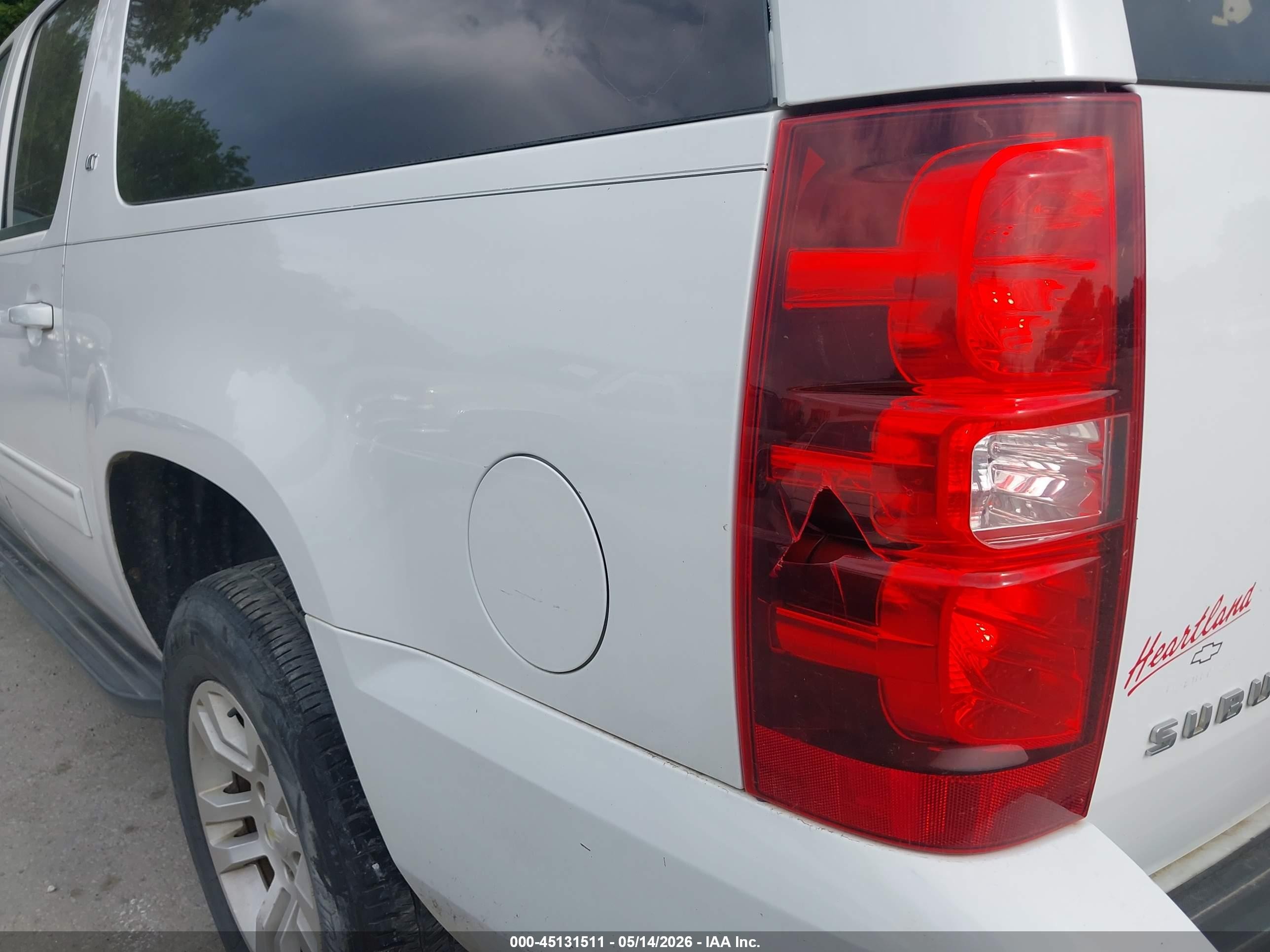 2013 Chevrolet Suburban 1500 Lt White vin: 1GNSKJE75DR320261