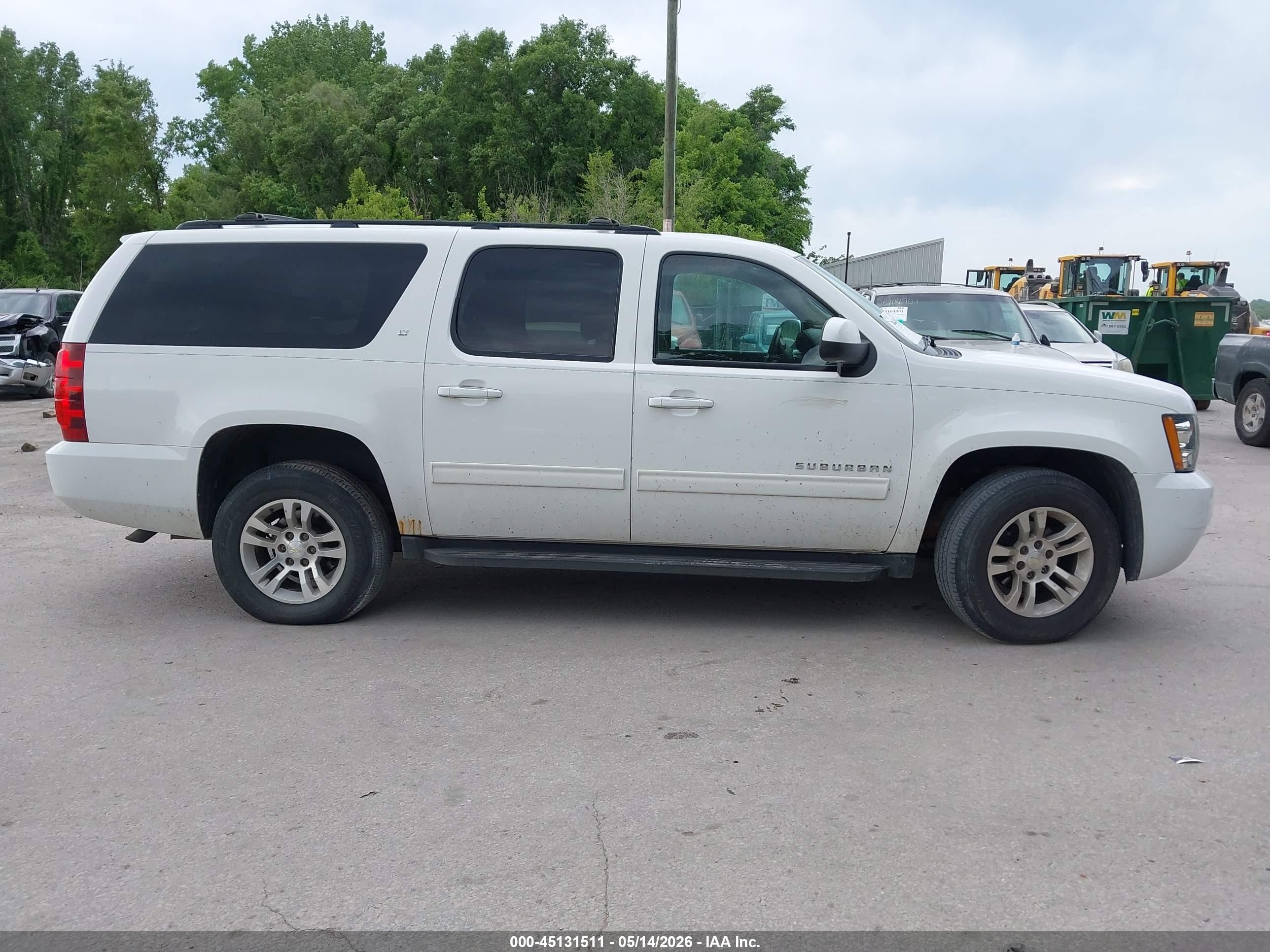 2013 Chevrolet Suburban 1500 Lt White vin: 1GNSKJE75DR320261