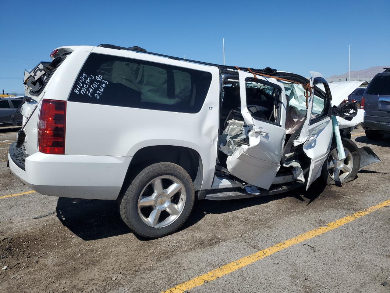 2013 Chevrolet Suburban K1500 Lt White vin: 1GNSKJE75DR373218