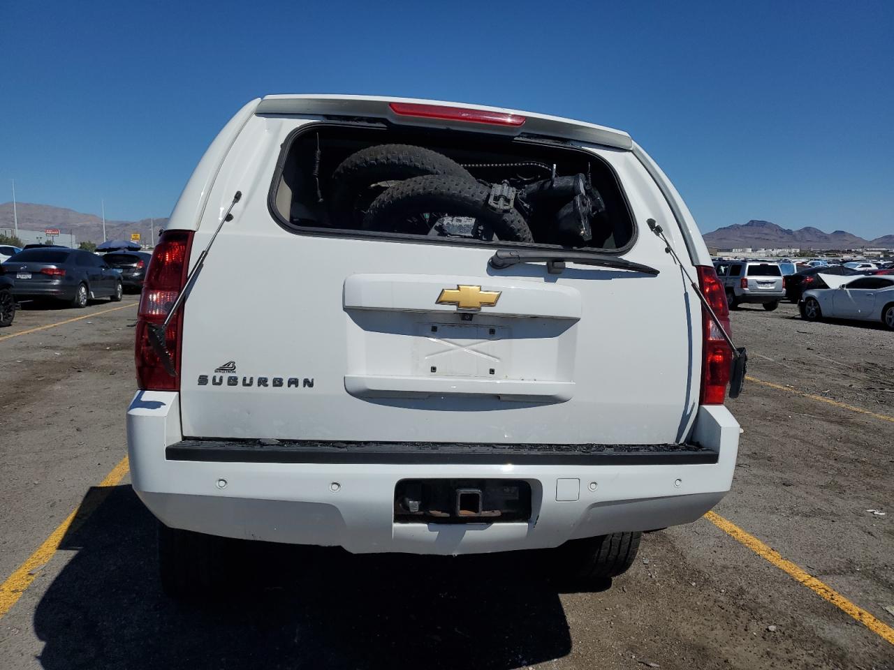2013 Chevrolet Suburban K1500 Lt White vin: 1GNSKJE75DR373218