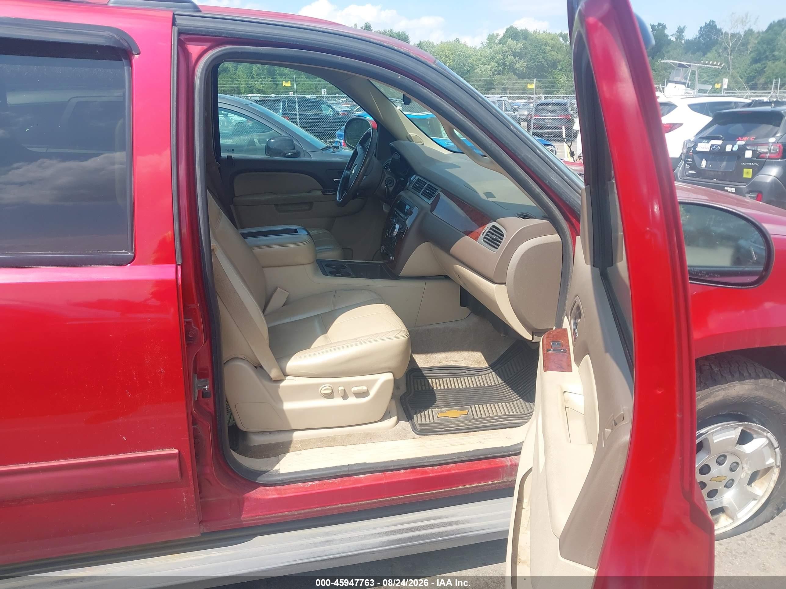 2012 Chevrolet Suburban Lt Красный vin: 1GNSKJE76CR206879