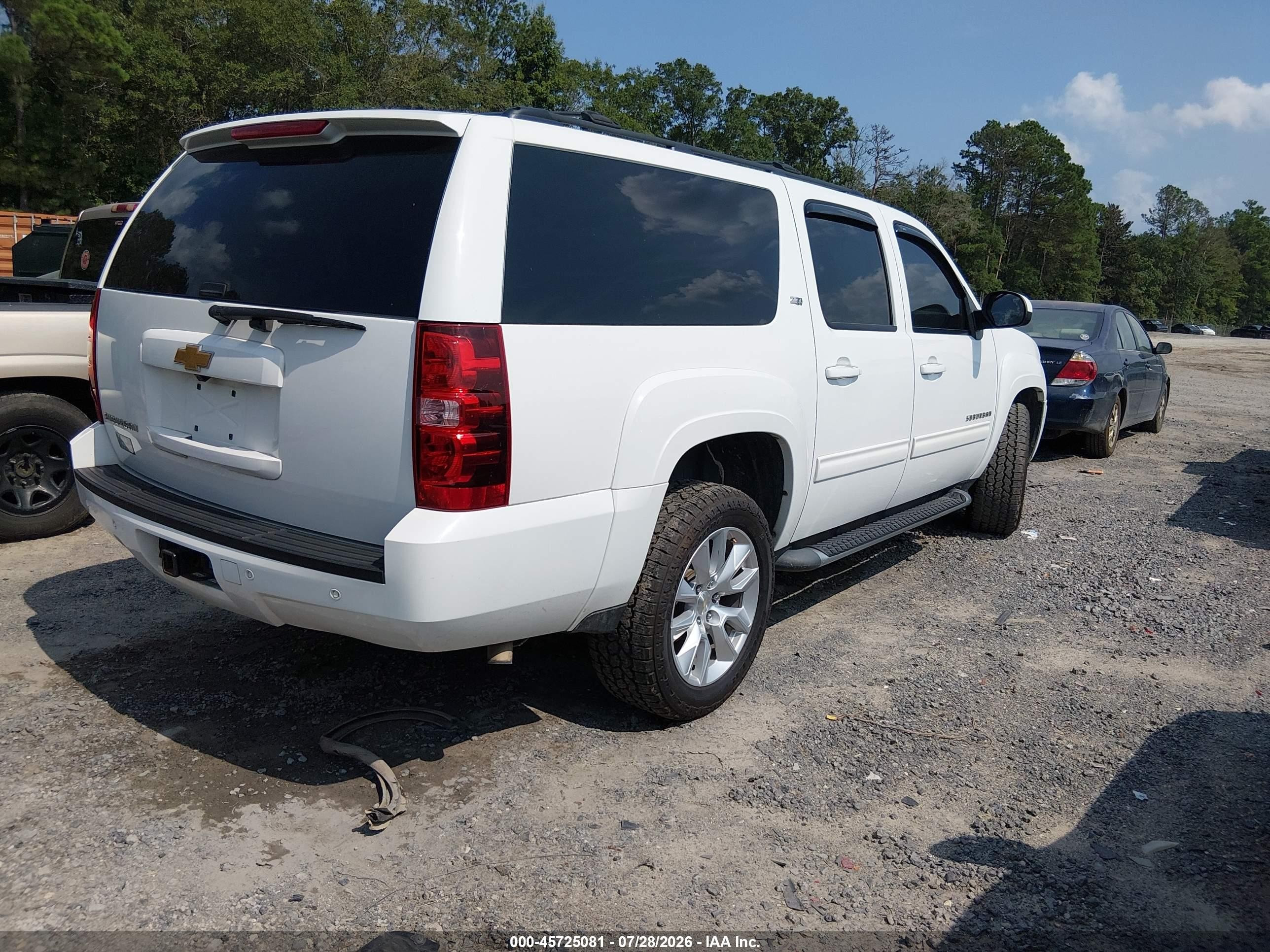 2014 Chevrolet Suburban Lt White vin: 1GNSKJE76ER153779