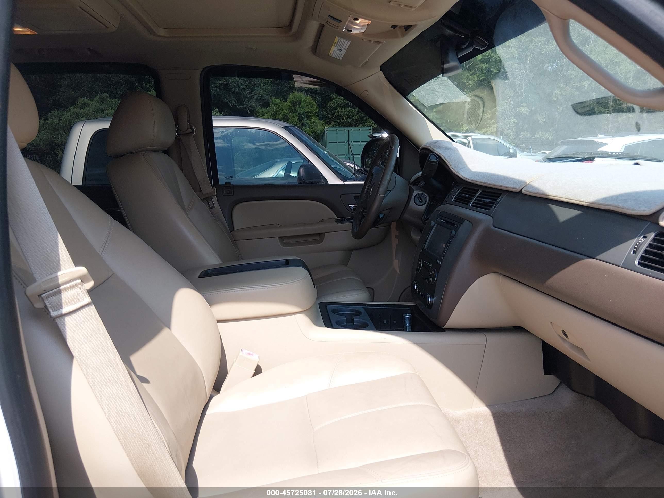 2014 Chevrolet Suburban Lt White vin: 1GNSKJE76ER153779