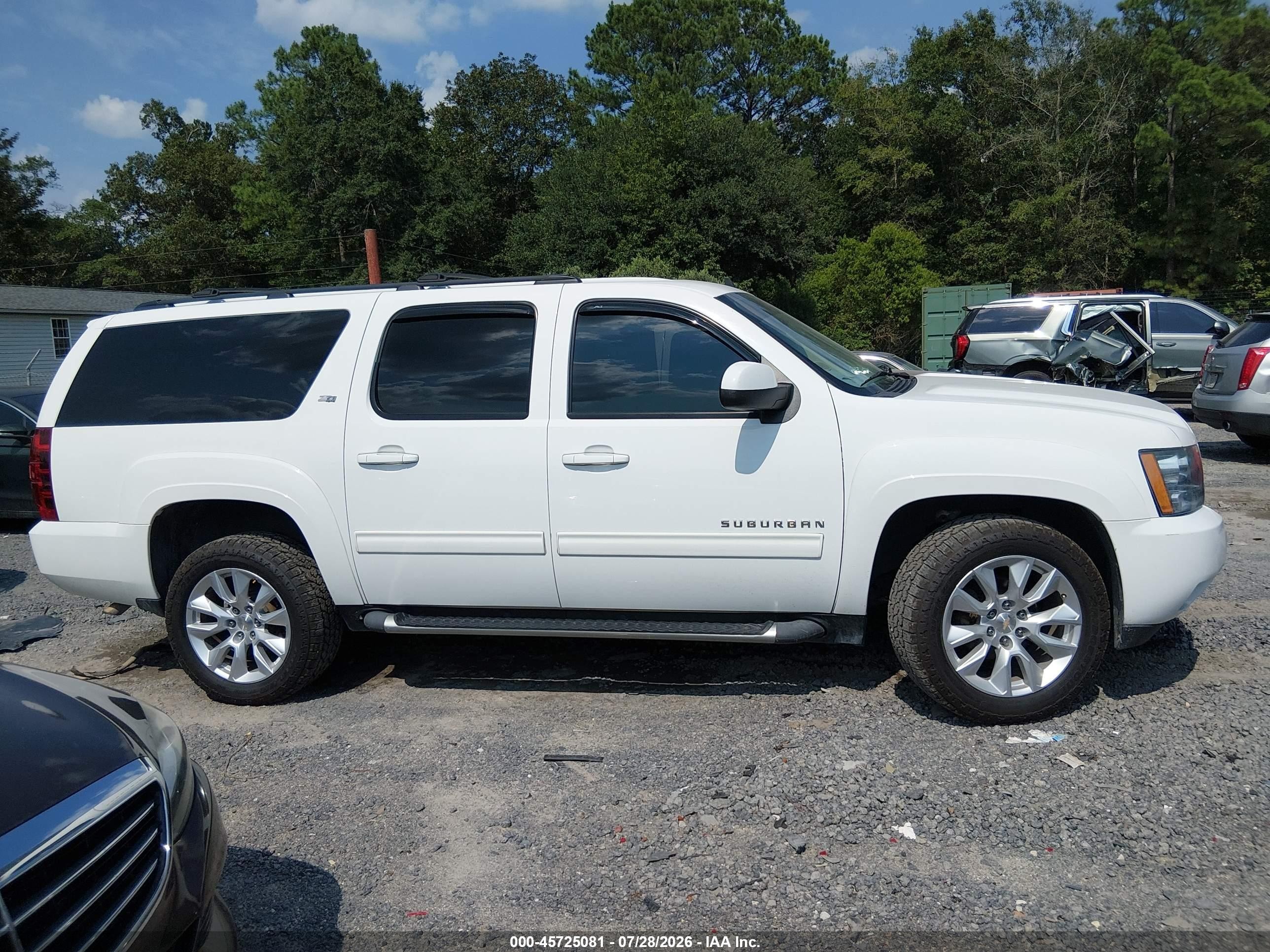 2014 Chevrolet Suburban Lt White vin: 1GNSKJE76ER153779