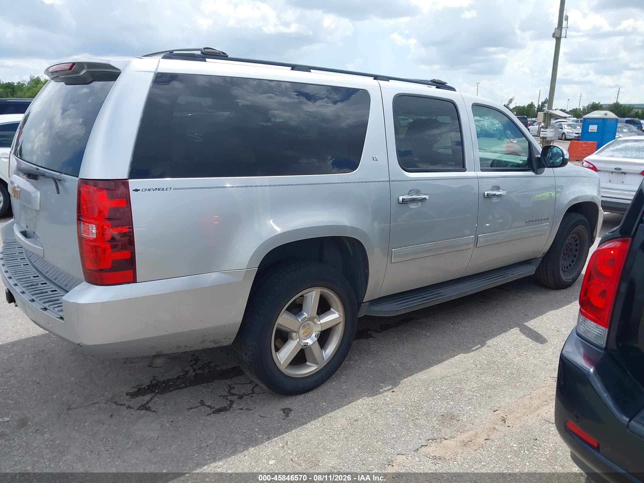 2013 Chevrolet Suburban Lt Silver vin: 1GNSKJE77DR276571