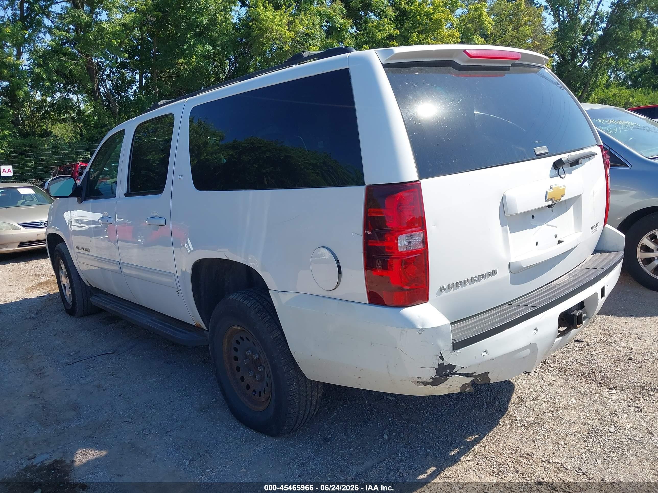 2013 Chevrolet Suburban Lt White vin: 1GNSKJE77DR337496