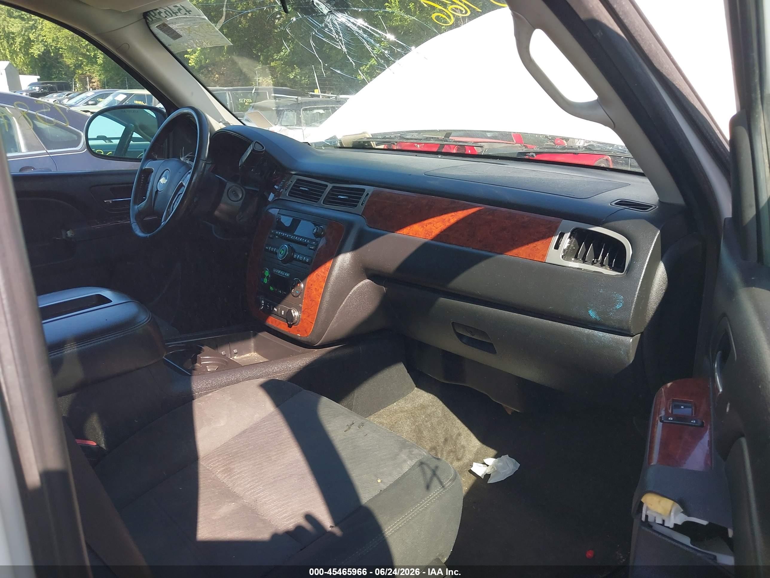 2013 Chevrolet Suburban Lt White vin: 1GNSKJE77DR337496