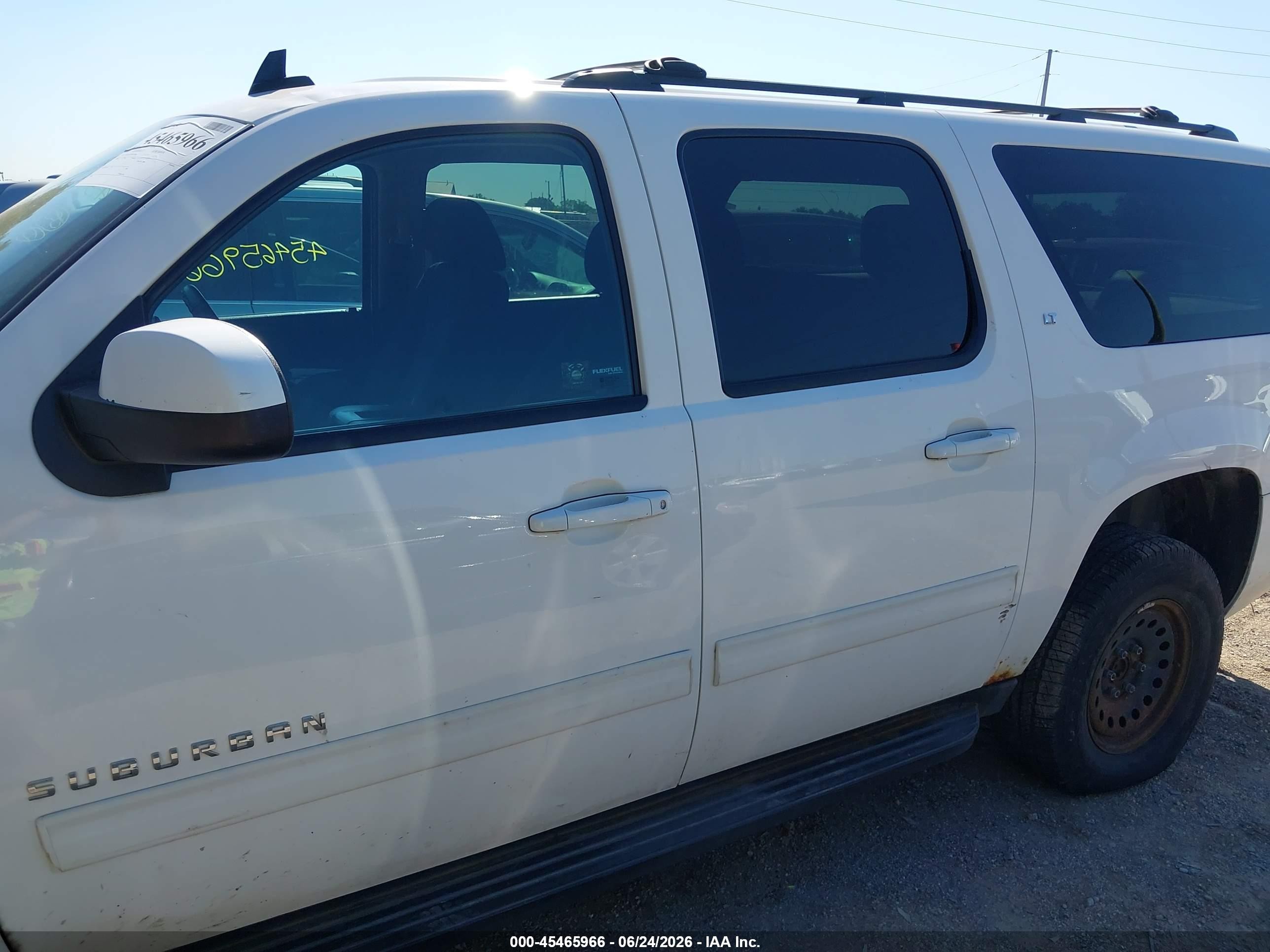 2013 Chevrolet Suburban Lt White vin: 1GNSKJE77DR337496