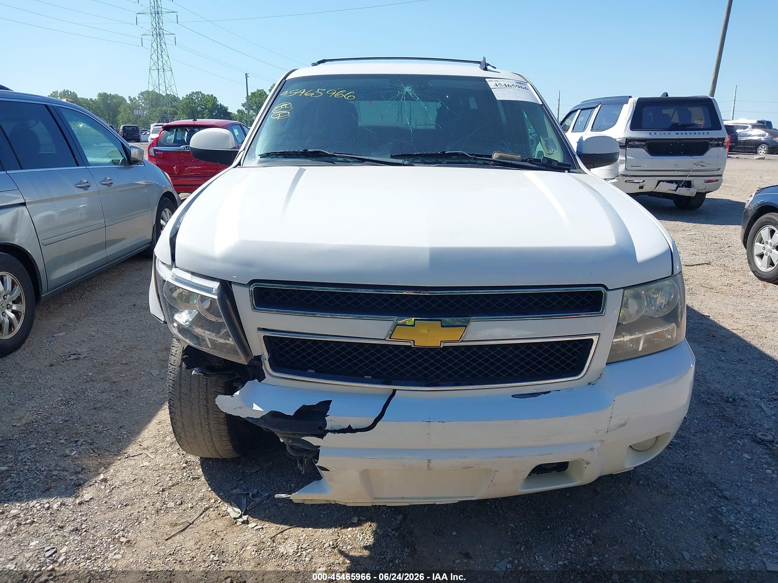 2013 Chevrolet Suburban Lt White vin: 1GNSKJE77DR337496