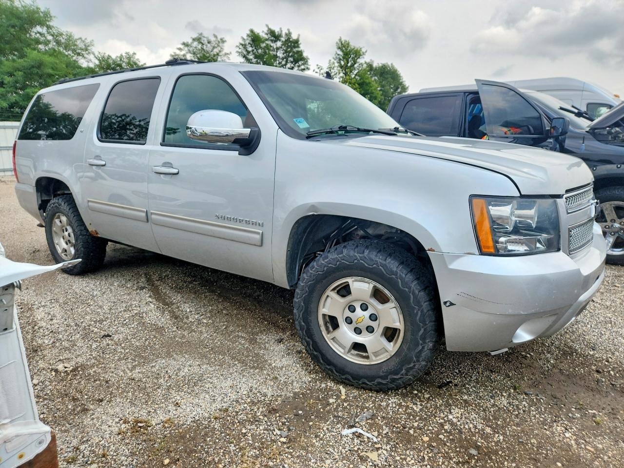 2014 Chevrolet Suburban K1500 Lt Серебряный vin: 1GNSKJE77ER117907