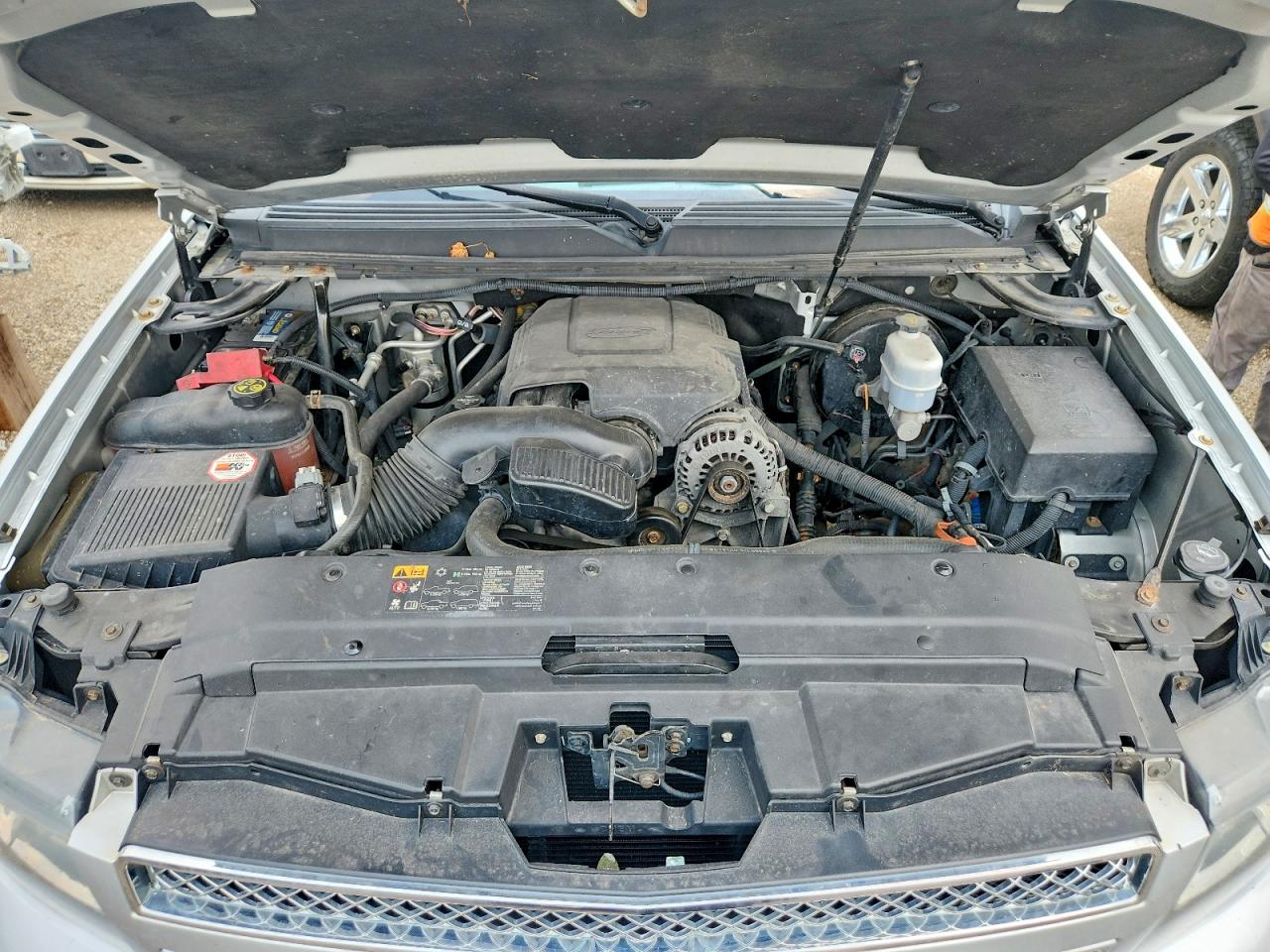 2014 Chevrolet Suburban K1500 Lt Серебряный vin: 1GNSKJE77ER117907
