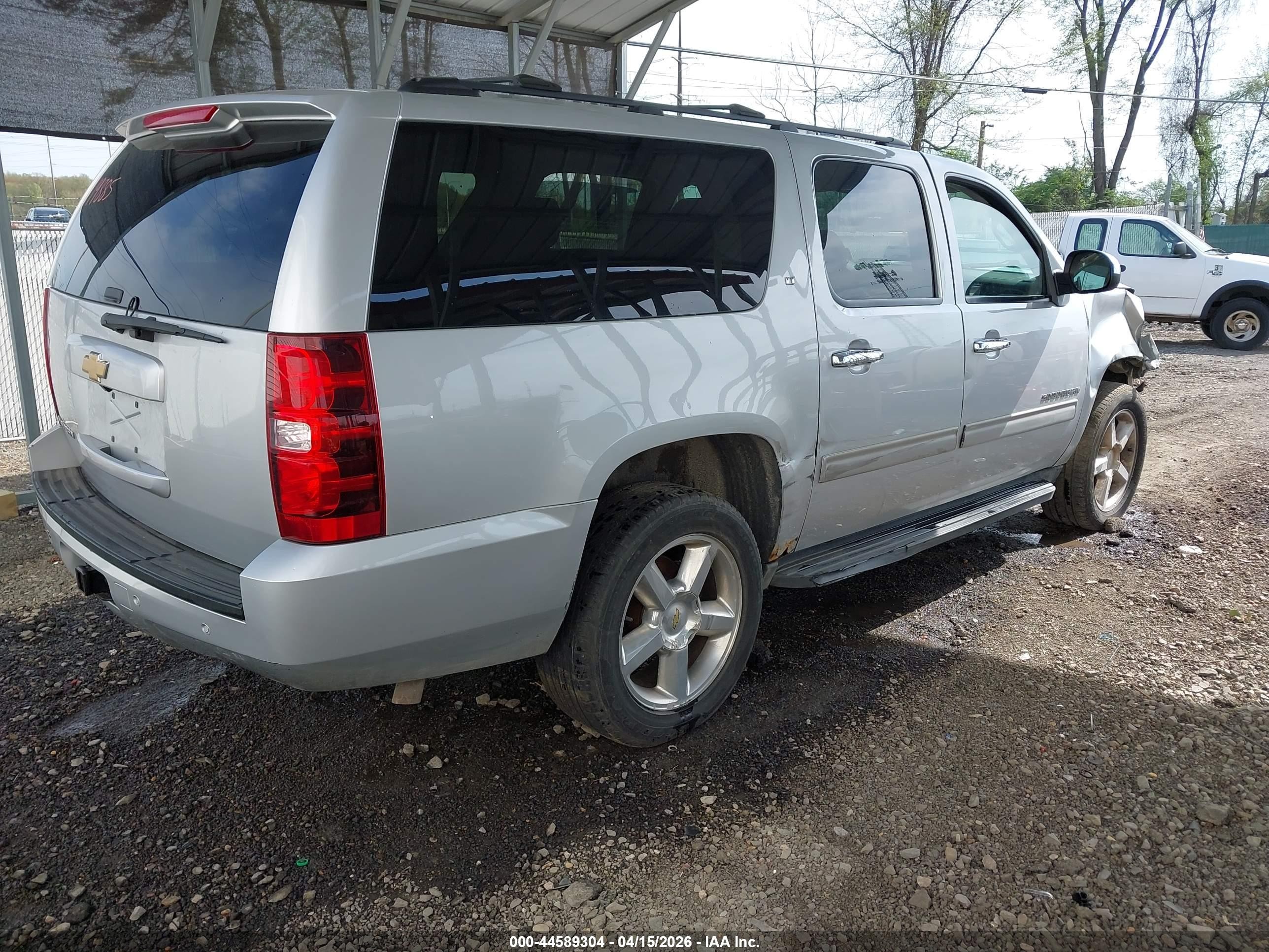 2013 Chevrolet Suburban 1500 Lt Silver vin: 1GNSKJE78DR361399