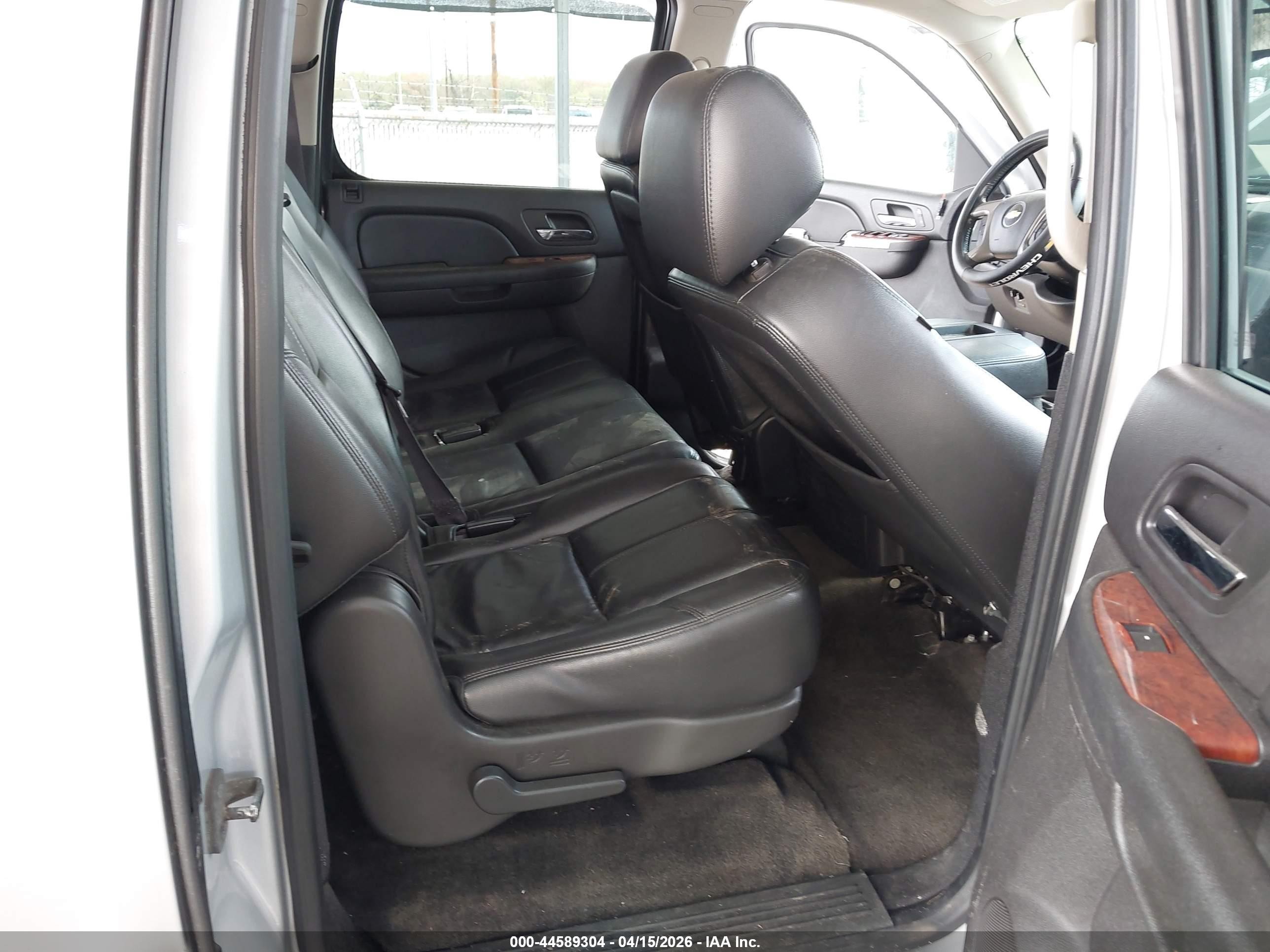 2013 Chevrolet Suburban 1500 Lt Silver vin: 1GNSKJE78DR361399