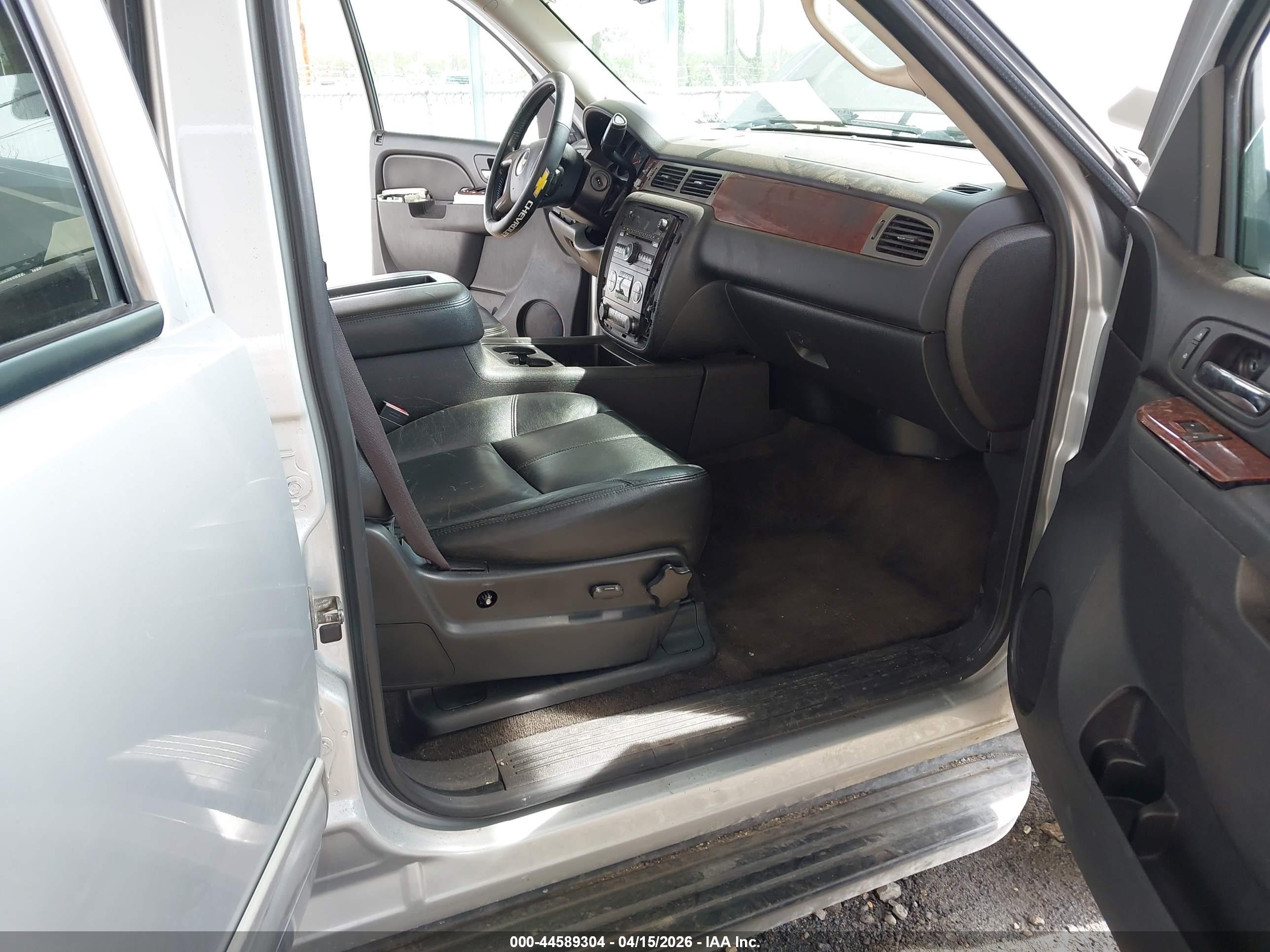 2013 Chevrolet Suburban 1500 Lt Silver vin: 1GNSKJE78DR361399