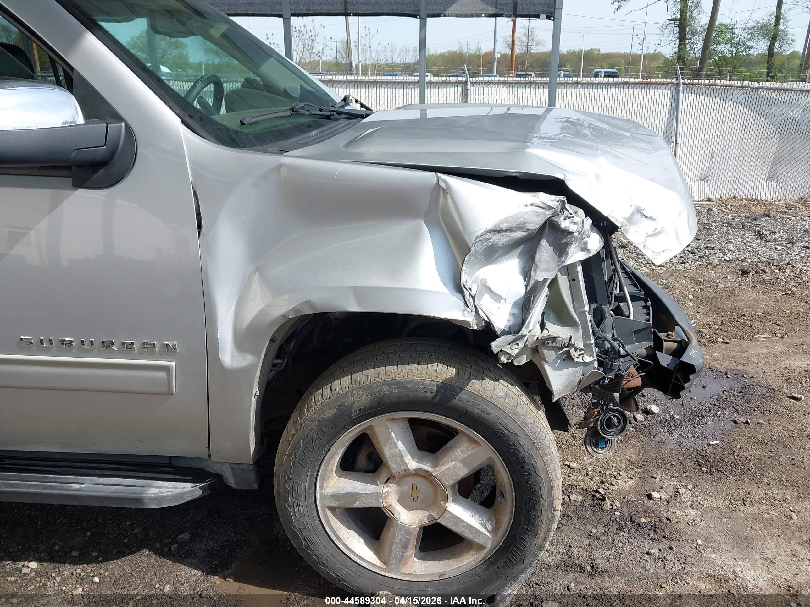 2013 Chevrolet Suburban 1500 Lt Silver vin: 1GNSKJE78DR361399