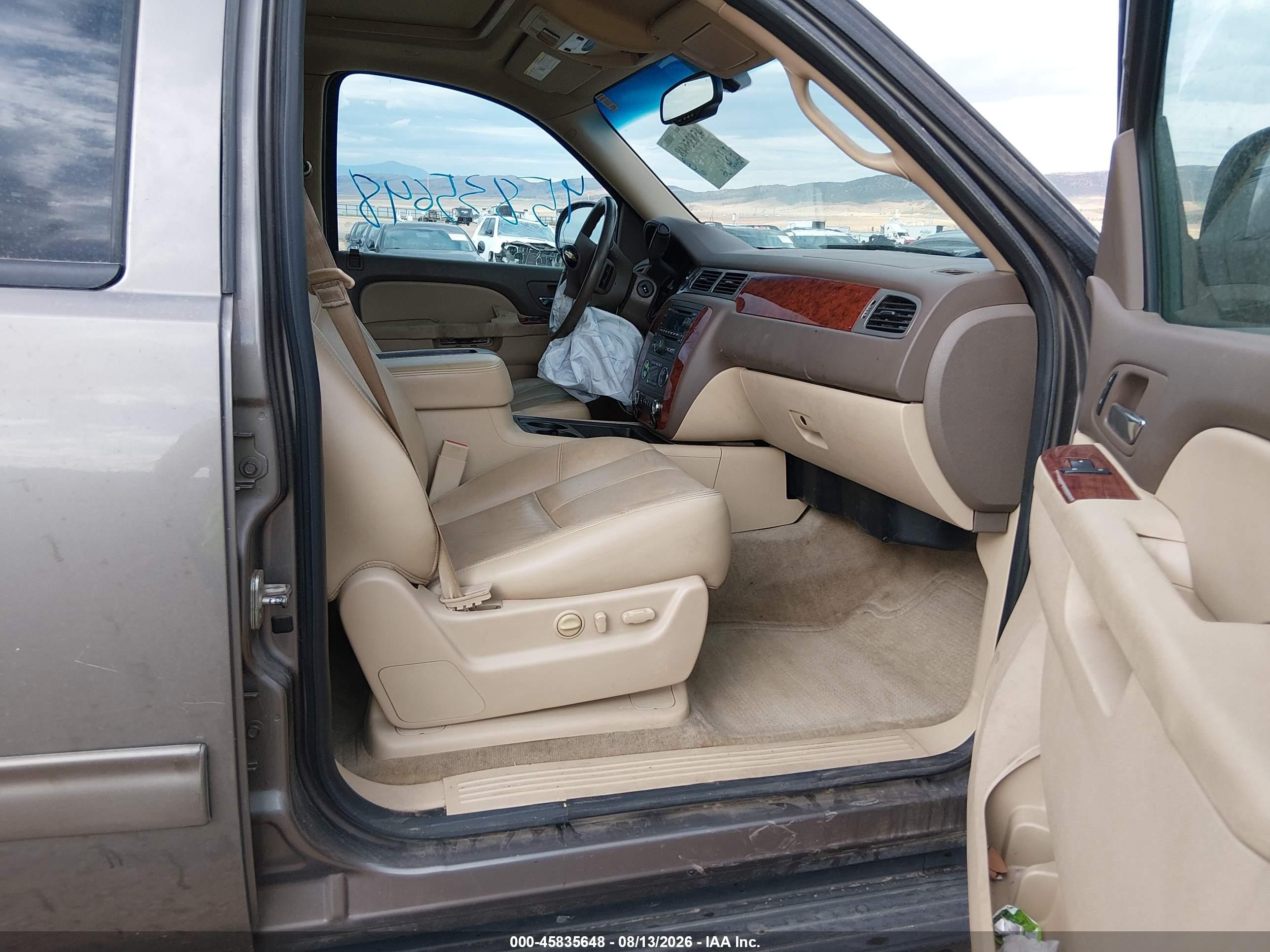 2013 Chevrolet Suburban Lt Желто-коричневый vin: 1GNSKJE79DR155816
