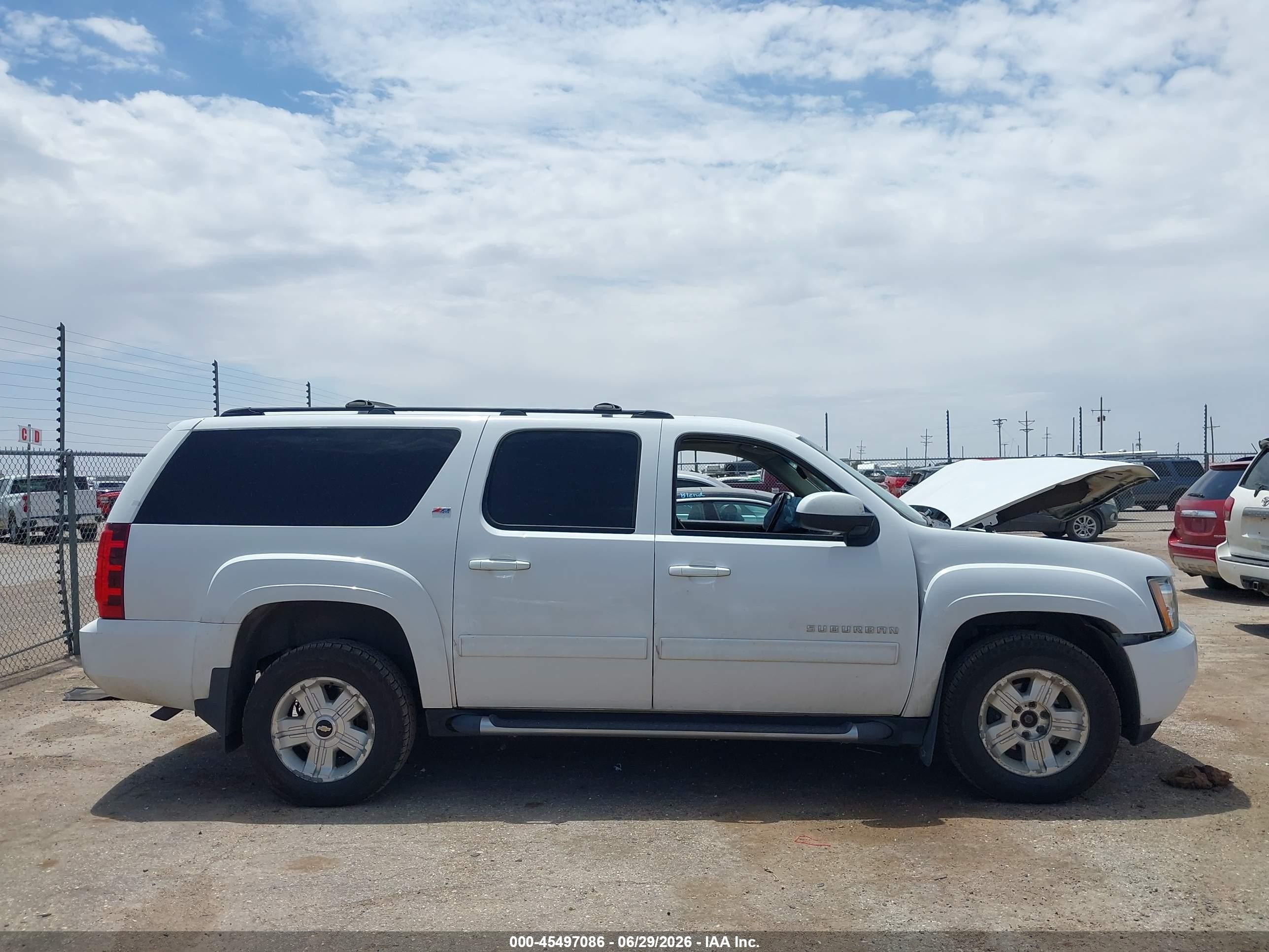 2012 Chevrolet Suburban Lt Cream vin: 1GNSKJE7XCR171652
