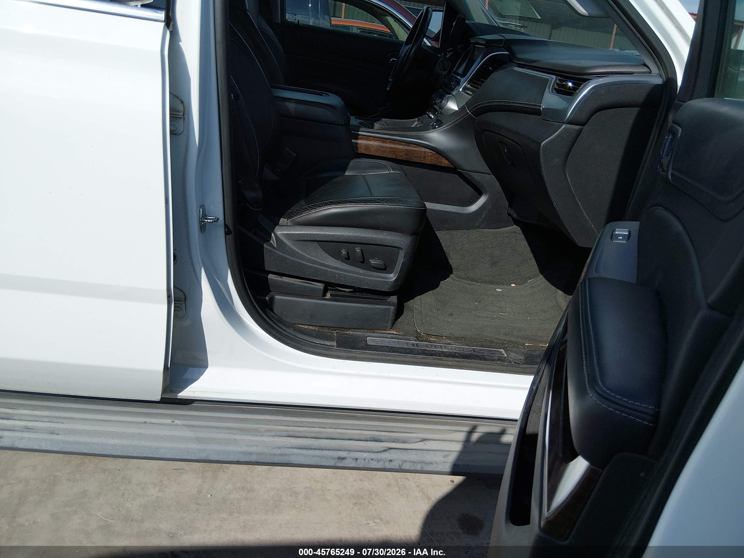 2015 Chevrolet Suburban Lt Белый vin: 1GNSKJKC0FR142487