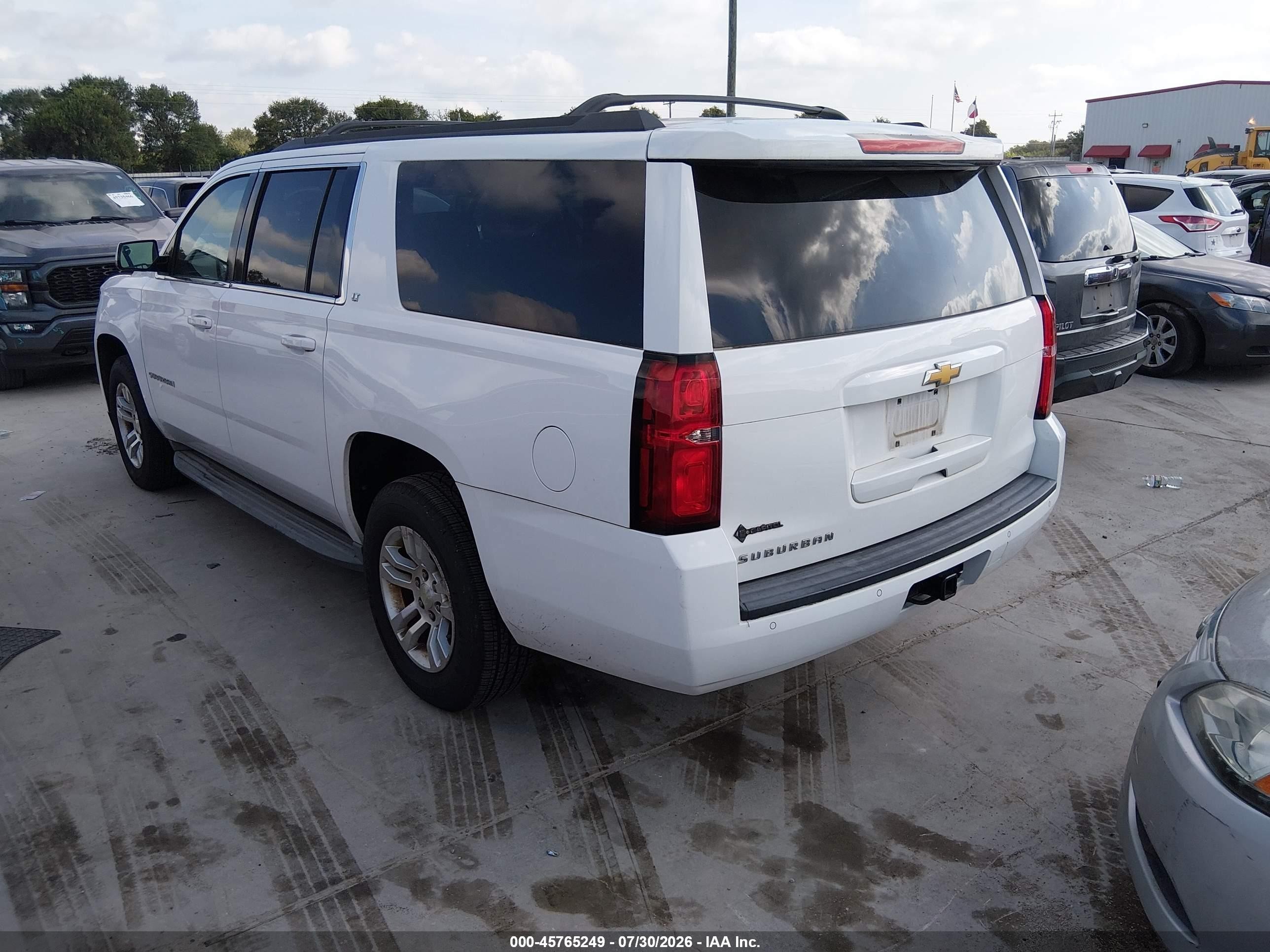 2015 Chevrolet Suburban Lt Белый vin: 1GNSKJKC0FR142487