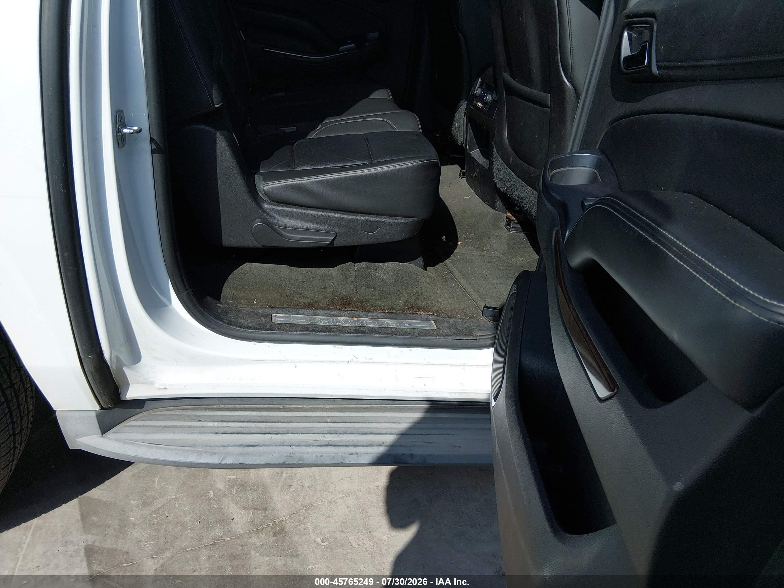 2015 Chevrolet Suburban Lt Белый vin: 1GNSKJKC0FR142487