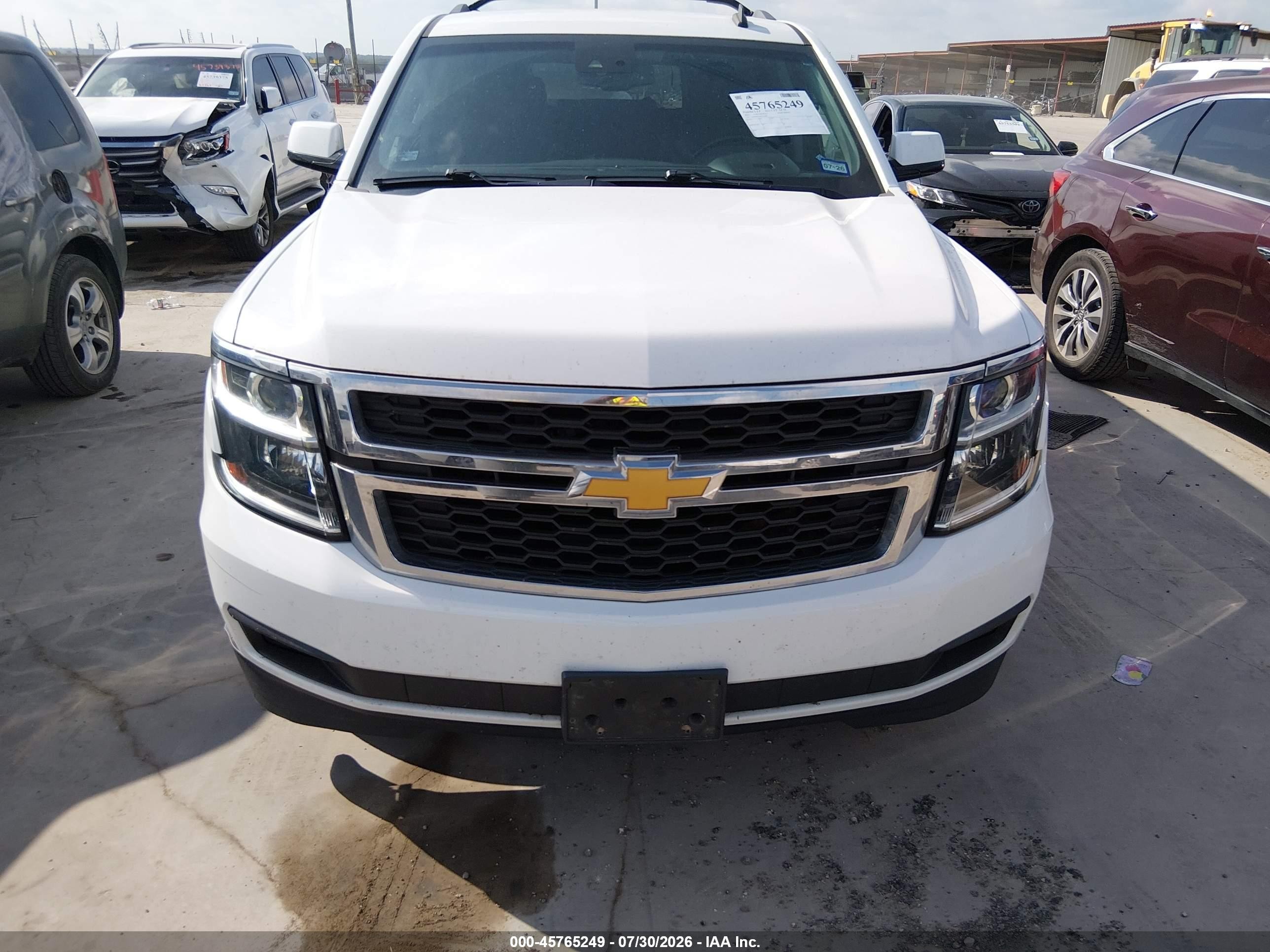 2015 Chevrolet Suburban Lt Белый vin: 1GNSKJKC0FR142487