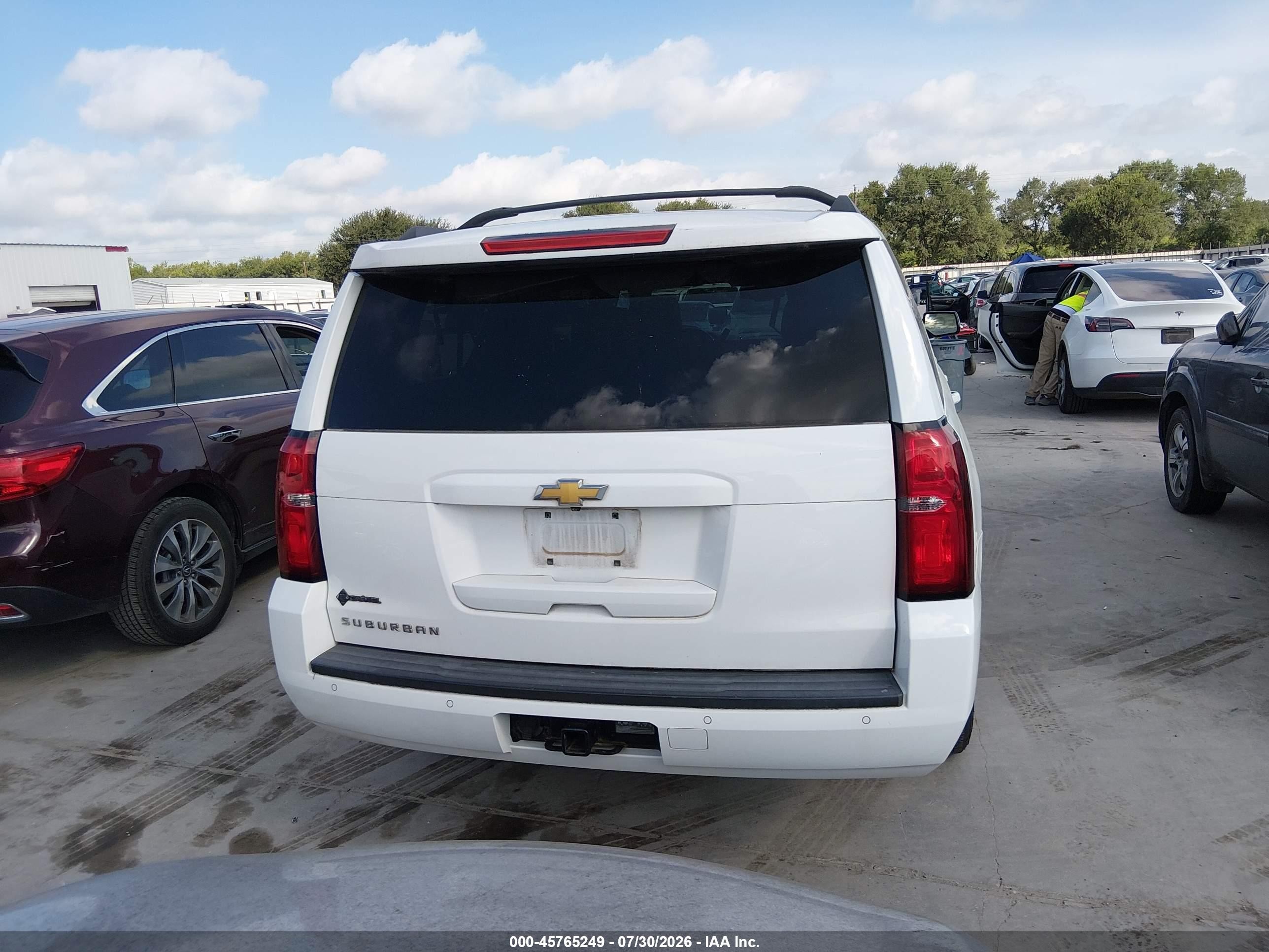 2015 Chevrolet Suburban Lt Белый vin: 1GNSKJKC0FR142487