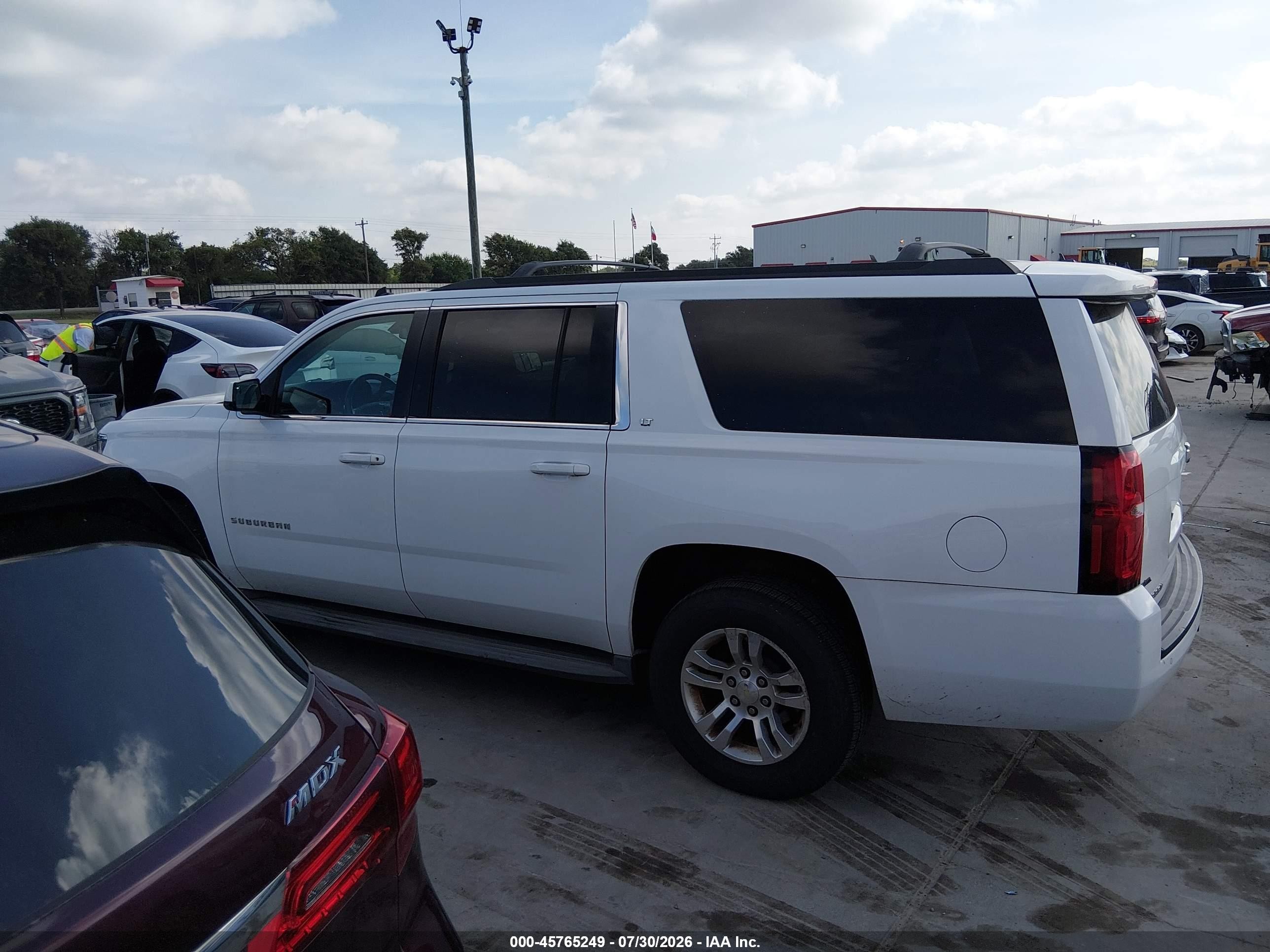 2015 Chevrolet Suburban Lt Белый vin: 1GNSKJKC0FR142487