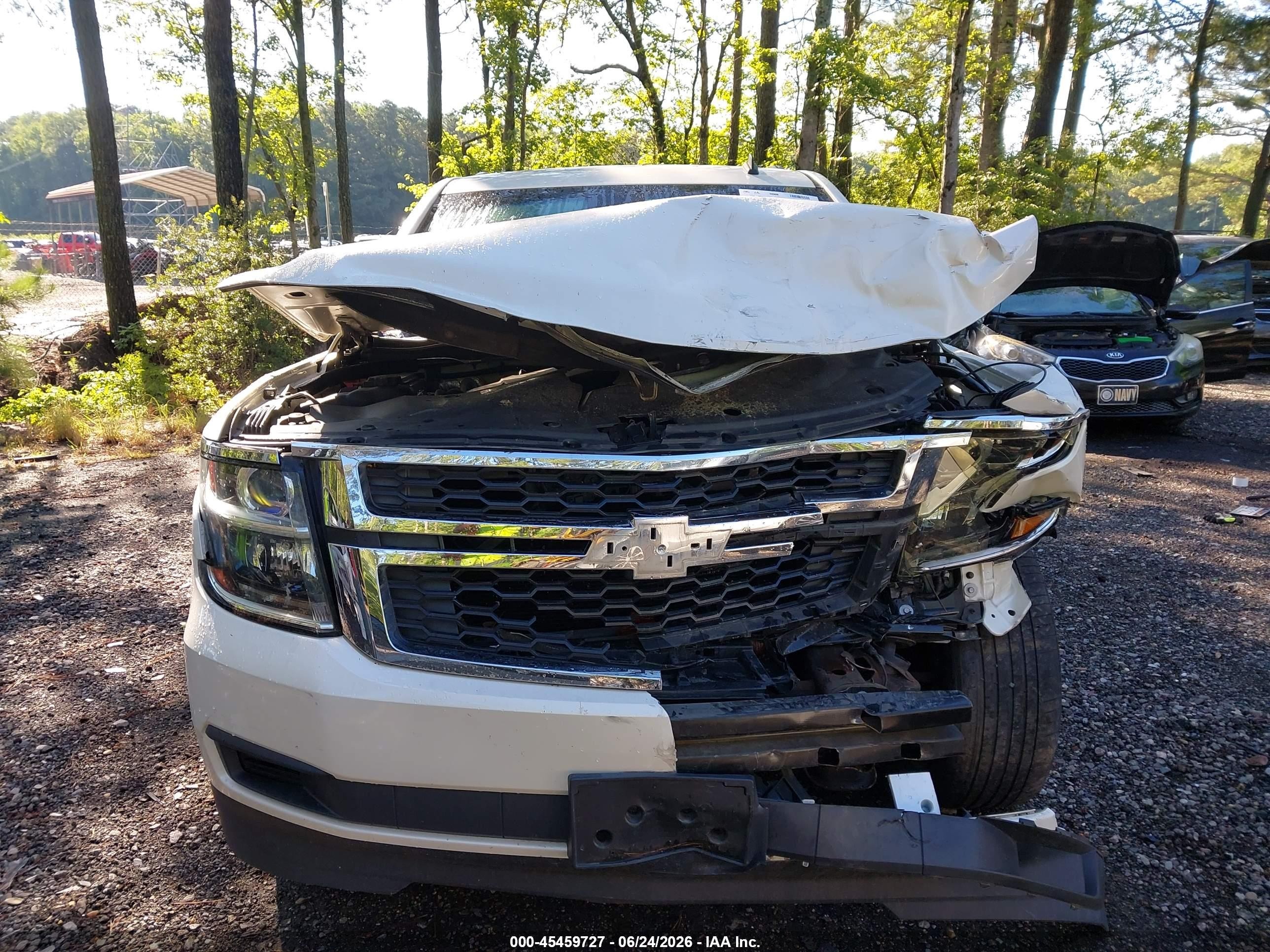 2015 Chevrolet Suburban Lt White vin: 1GNSKJKC0FR145809