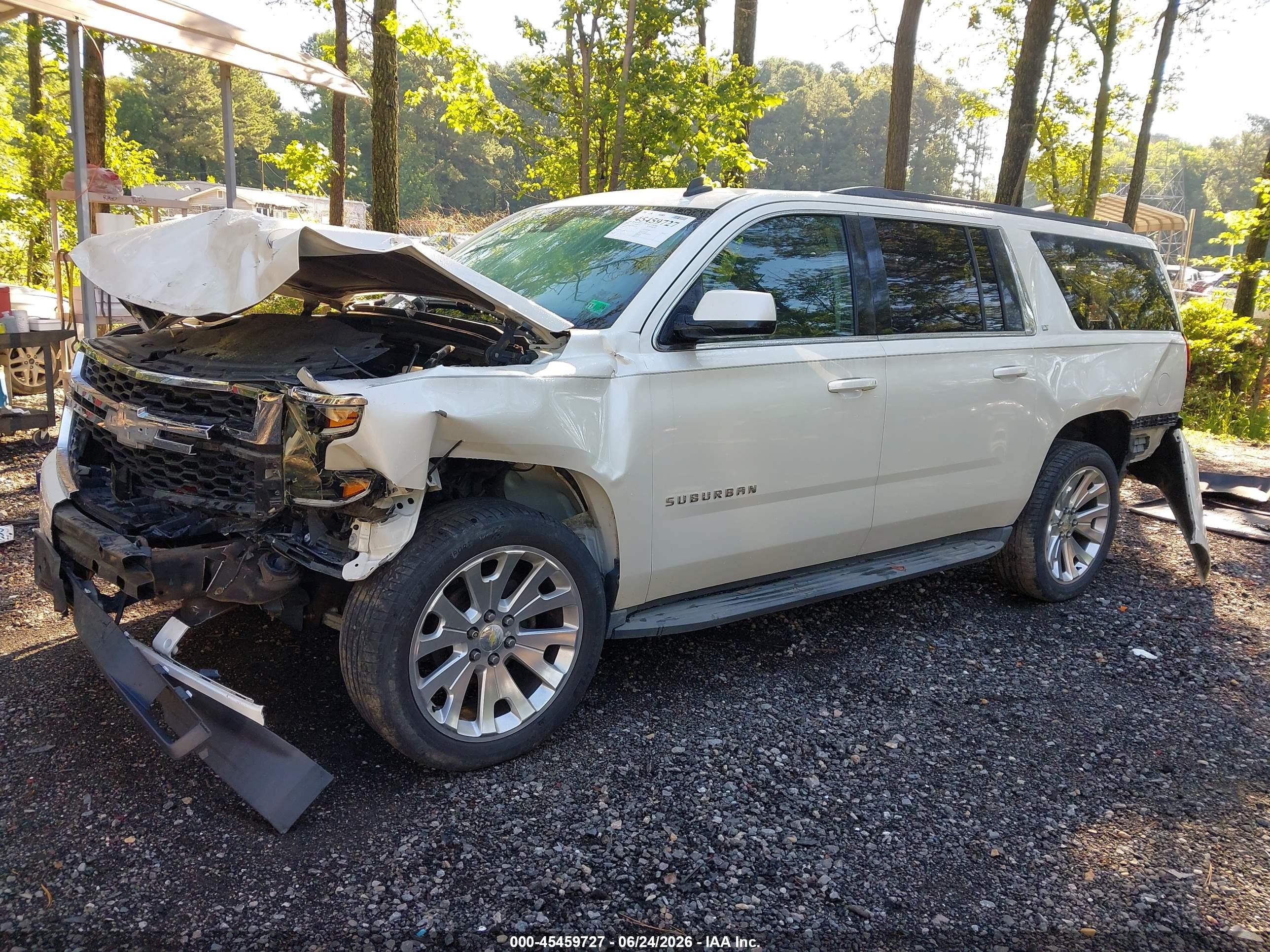 2015 Chevrolet Suburban Lt White vin: 1GNSKJKC0FR145809