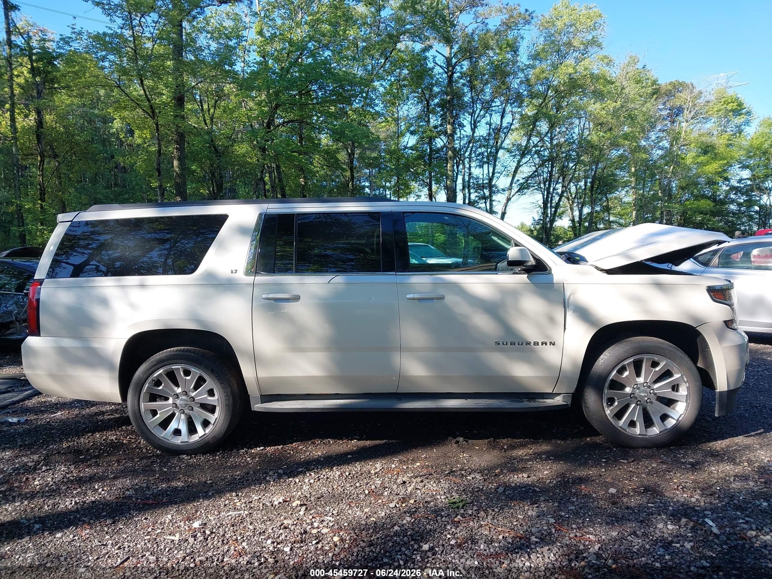 2015 Chevrolet Suburban Lt White vin: 1GNSKJKC0FR145809