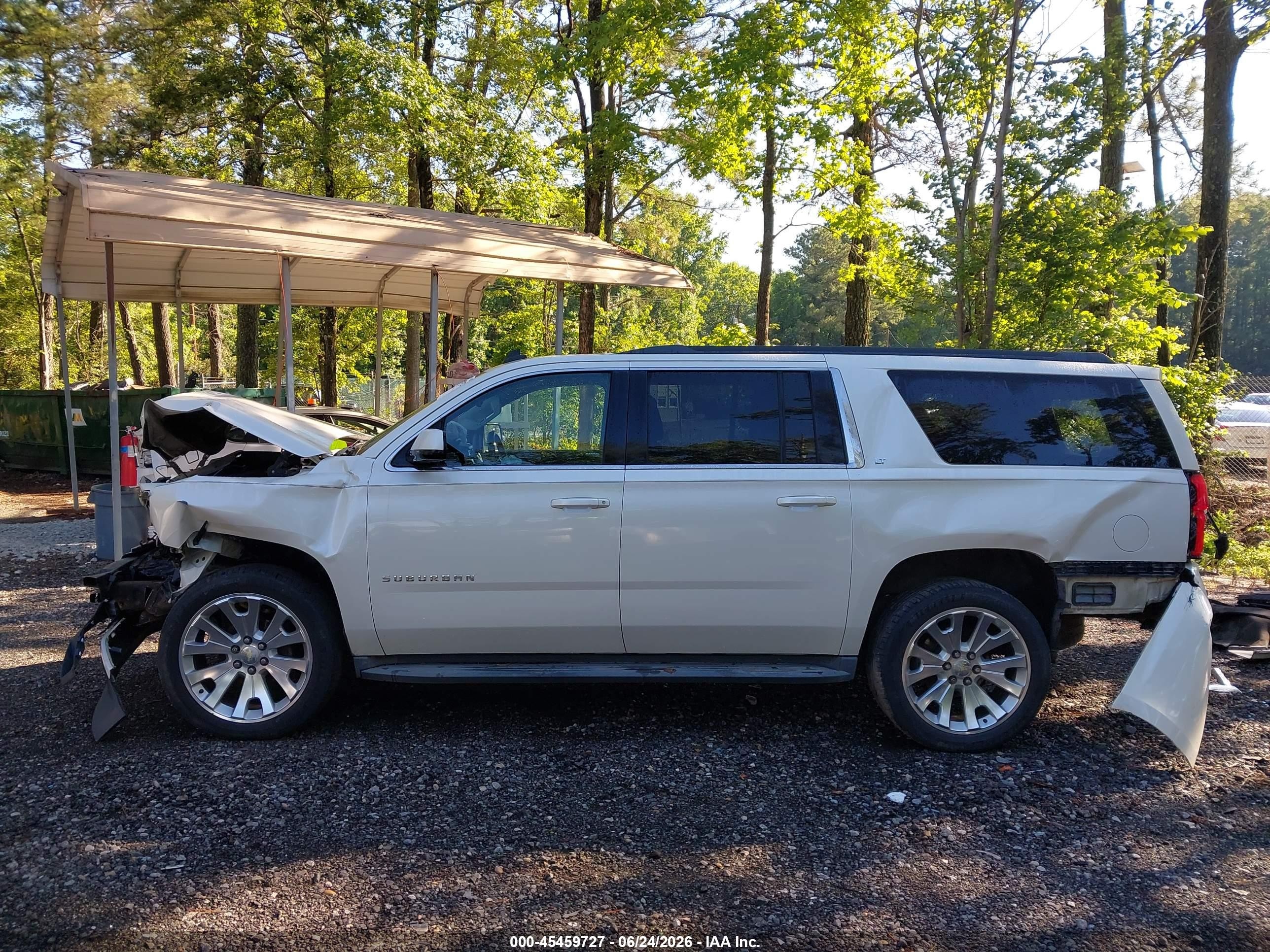 2015 Chevrolet Suburban Lt White vin: 1GNSKJKC0FR145809
