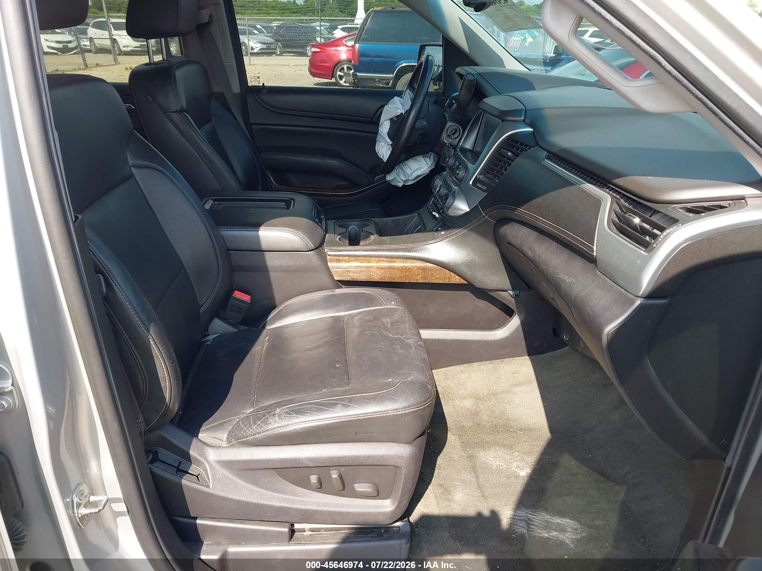2015 Chevrolet Suburban Lt Silver vin: 1GNSKJKC0FR305705