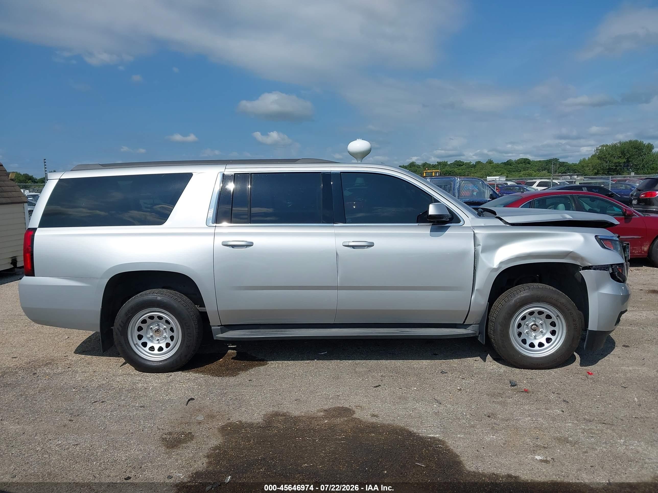 2015 Chevrolet Suburban Lt Silver vin: 1GNSKJKC0FR305705